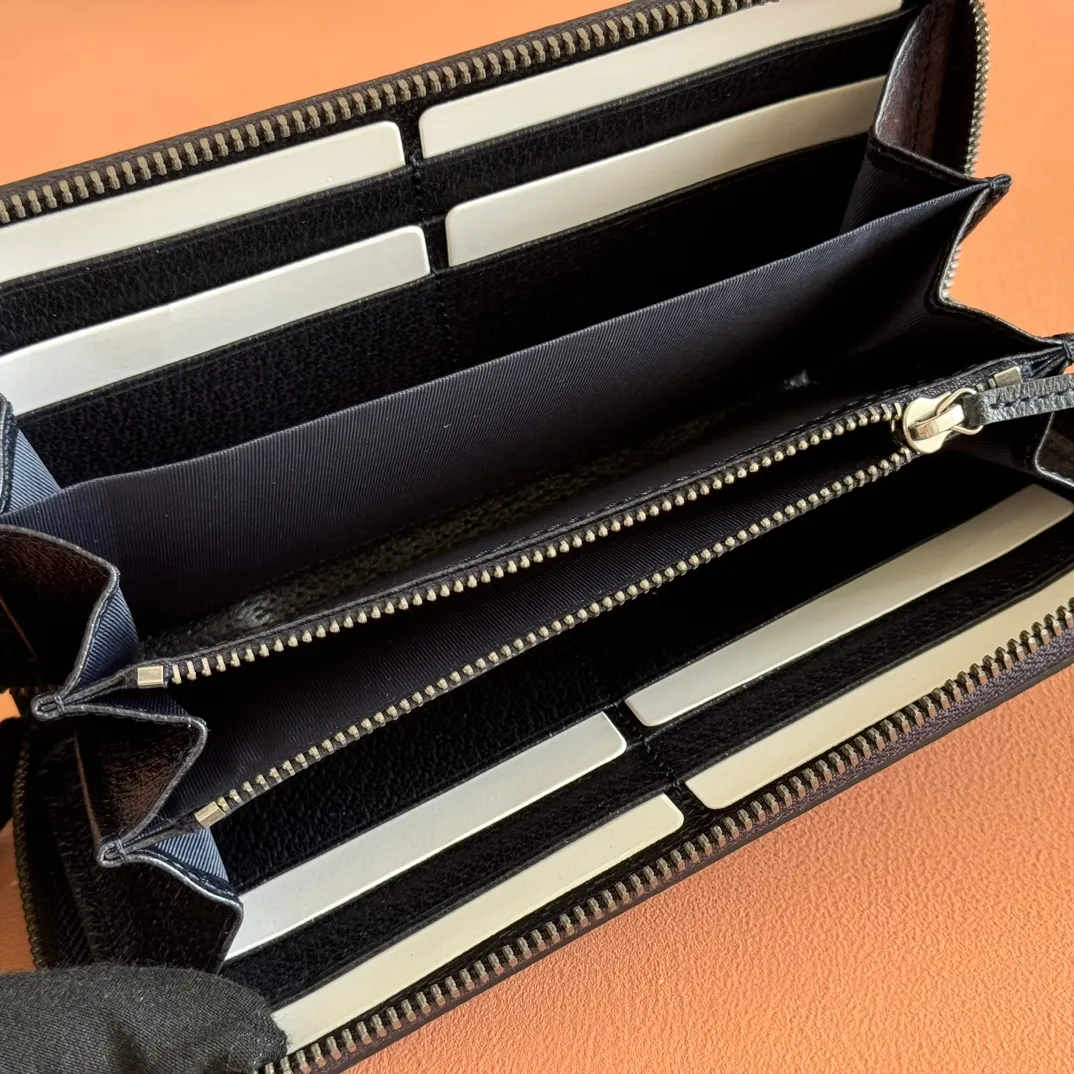 p480. 📣📣📣【Original leather accessories🌈(Cdfmall Sanya Duty Free Store Handbag)🔥🔥 The Ophidia series wallet combines the iconic double G details with the gray and black GG Supreme canvas, paying tribute to the origin of the Gucci brand through timeless matching techniques. This accessory echoes the endless retro sentiment of the Ophidia series items. Model: 706844 Size: 19*10.5*2.5 Color: blue leather/PVC.