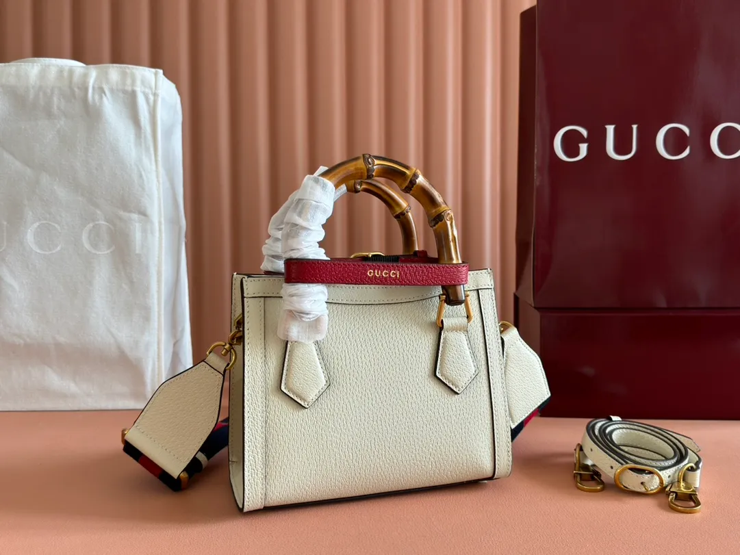 p1420. 📣📣📣【Original leather with complete packaging】🔥🔥Mini tote bag combines two recognizable brand elements, bamboo handles and double G accessories. The blue leather material and two khaki buckles complement each other, highlighting the smart and elegant temperament. Mini size: 20*16*10cm Model: 702732.