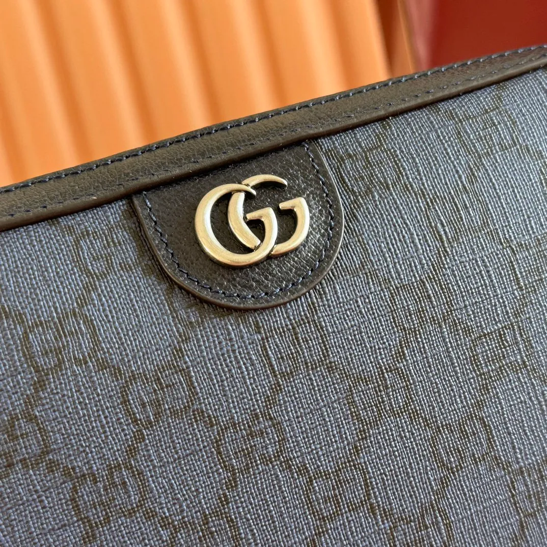 p940. 📣📣📣[Original leather accessories🌈Full set of counter packaging]🔥🔥 Ophidia series GG shoulder bag 9C2ST This Ophidia series shoulder bag inherits the timeless design and is carefully made of traditional beige and ebony GG Supreme canvas materials inspired by the archive design of the 1930s. Classic metal hardware and iconic logos imbue this timeless piece with rich heritage. Ebony GG Supreme canvas, environmentally friendly material. Model: 699439. Dimensions: 24.5x 16x 4.5cm. Color: blue/pvc. Made in Italy