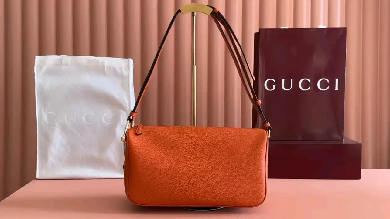 💋💋💋【New】Gucci Half Horsebit series small shoulder bag, pleated original leather is shipped, 🐍Model: 860787 Combination short video