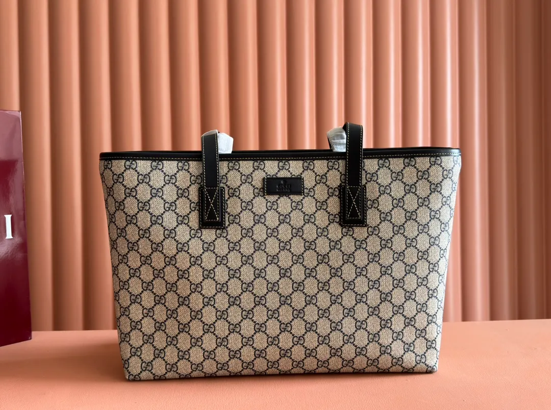 p600. 📣📣📣【gucci】‼ ️G Home👉New style. The market's top exclusive goods control, special/counter quality 💯Using imported cowhide, original hardware! Exquisite workmanship. 💯Exclusive physical photos📷👉The quality can be seen in the picture👄👄😘😘. Style number: 211137. Dimensions: width 38*height 28*side width 11. Color: blue