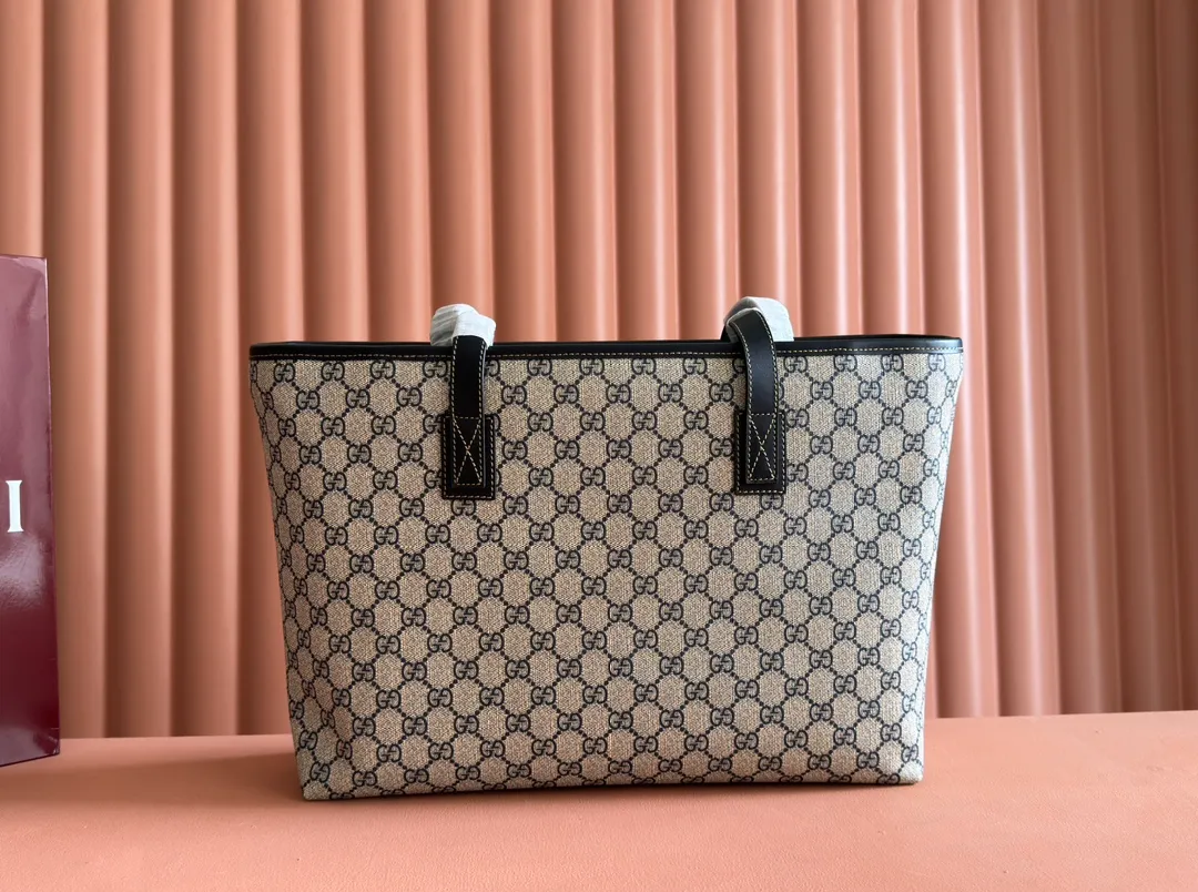 p600. 📣📣📣【gucci】‼ ️G Home👉New style. The market's top exclusive goods control, special/counter quality 💯Using imported cowhide, original hardware! Exquisite workmanship. 💯Exclusive physical photos📷👉The quality can be seen in the picture👄👄😘😘. Style number: 211137. Dimensions: width 38*height 28*side width 11. Color: blue