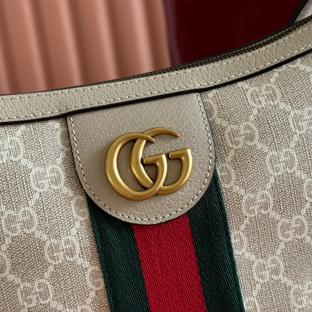 p800. 💋💋💋【Original leather accessories🌈 Equipped with full counter packaging】🔥🔥 GG series👉2021 latest model, the classic retro style is definitely a rare model in this series suitable for all ages. The Ophidia series continues to grow and develop, and will bring stunning new products every season. This handbag is part of the Epilogue collection and features a removable shoulder strap. The square retro shape combines the brand's classic striped webbing and Double G styling accessories, and the handbag is made of the brand's iconic Double G pattern. Model: 598125. Size: 30*22*5.5cm. Color: Oatmeal