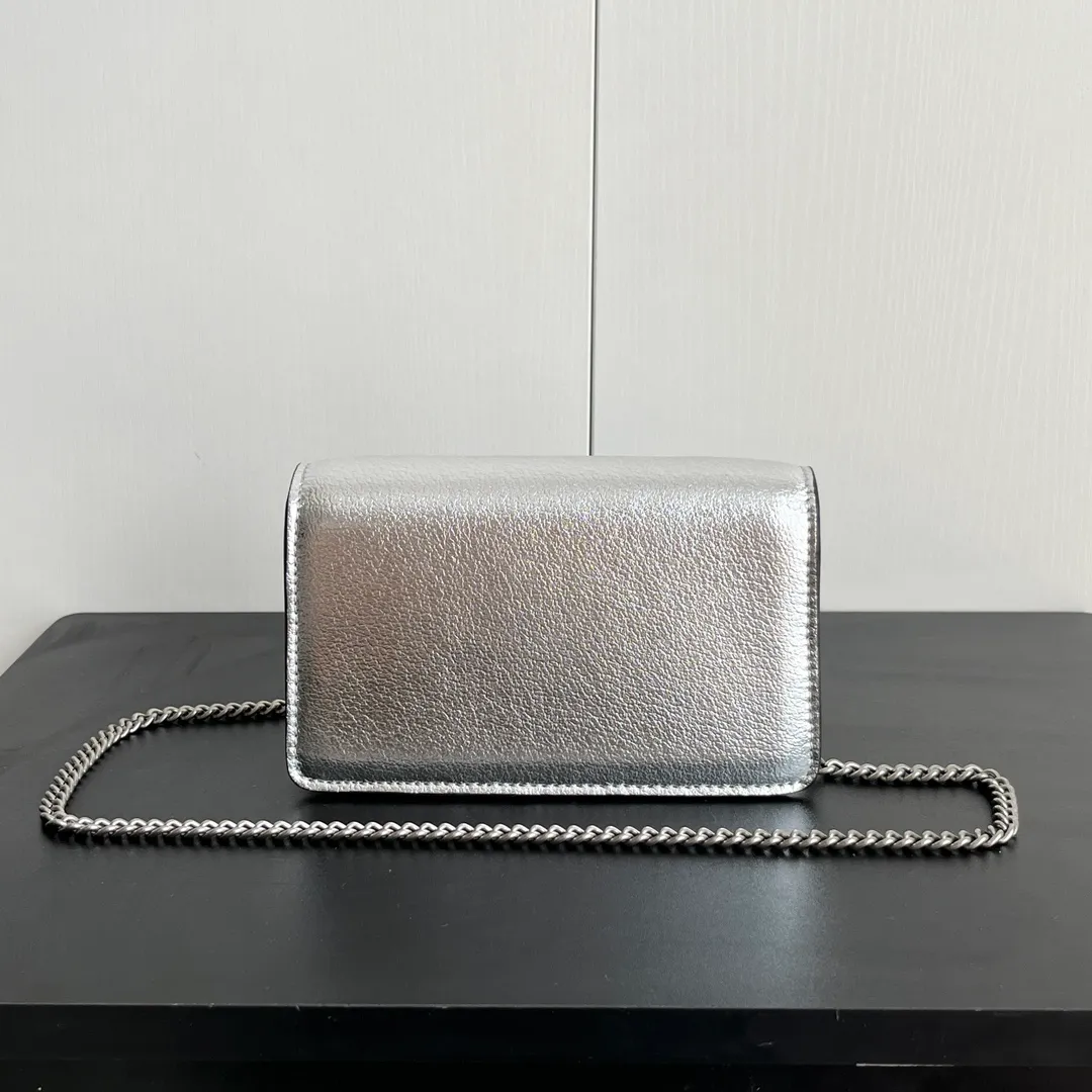 Actual shot #💰280 with box model: 476432 silver leather size: 16.5x10x4.5cm 𝙂𝙪𝙘𝙘𝙞 𝘿𝙞𝙤𝙣𝙮𝙨𝙪𝙨 𝙈𝙞𝙣𝙞 16.5 Xiaogujia’s entry-level small bag is recommended. It’s not worth mentioning. It’s a classic model that can be said to be the symbol of Xiaogujia. The classic mini Dionysian buckle is paired with calfskin. This bag has a very high appearance rate. It is simply a tool for daily wear and is very popular on the street❗️