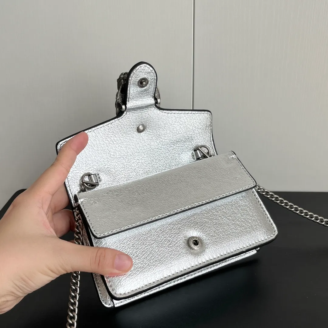Actual shot #💰280 with box model: 476432 silver leather size: 16.5x10x4.5cm 𝙂𝙪𝙘𝙘𝙞 𝘿𝙞𝙤𝙣𝙮𝙨𝙪𝙨 𝙈𝙞𝙣𝙞 16.5 Xiaogujia’s entry-level small bag is recommended. It’s not worth mentioning. It’s a classic model that can be said to be the symbol of Xiaogujia. The classic mini Dionysian buckle is paired with calfskin. This bag has a very high appearance rate. It is simply a tool for daily wear and is very popular on the street❗️