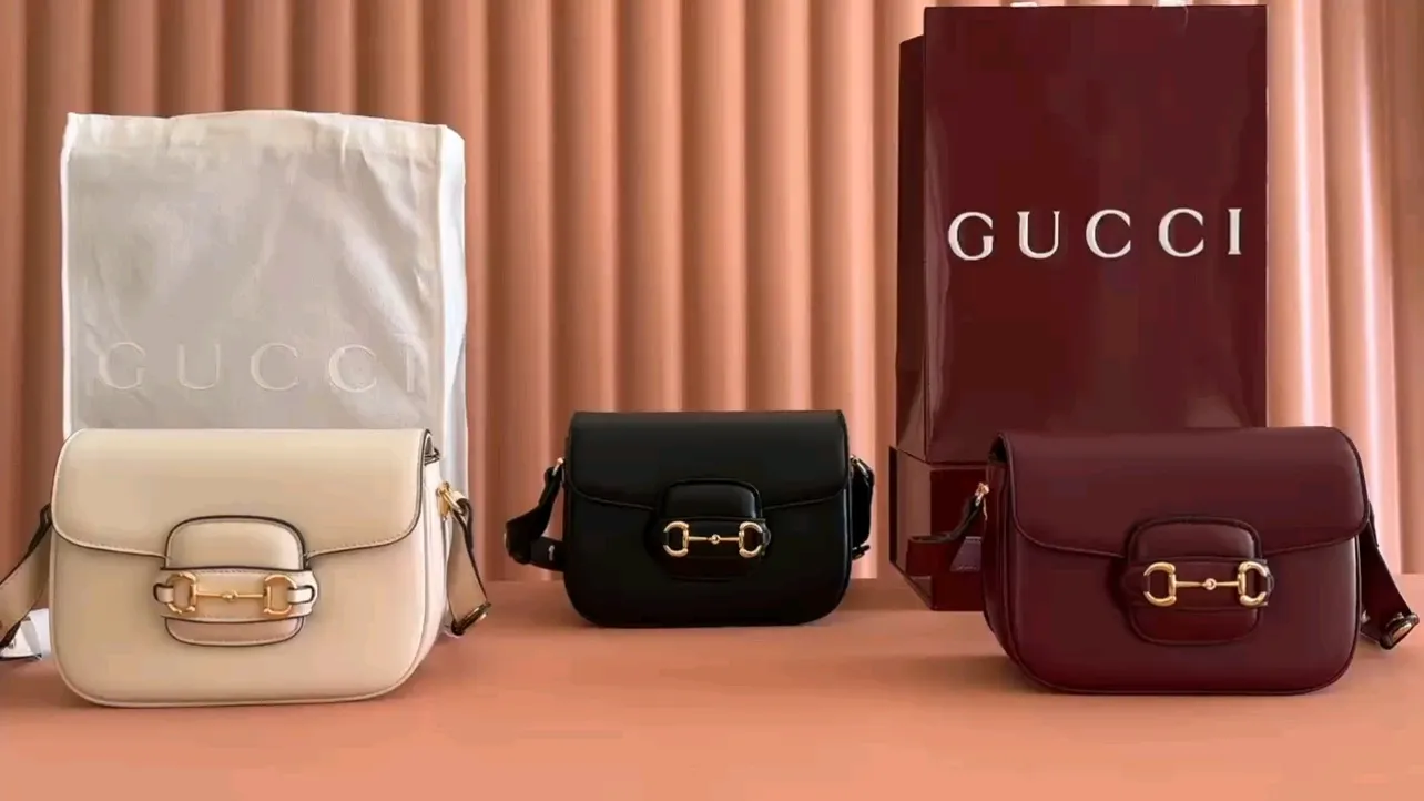 💋💋💋【New】Gucci Horsebit 1955 Aura series mini shoulder bag, Ancora red, white soft leather/original leather is shipped, 🐍Model: 847064, short combination video