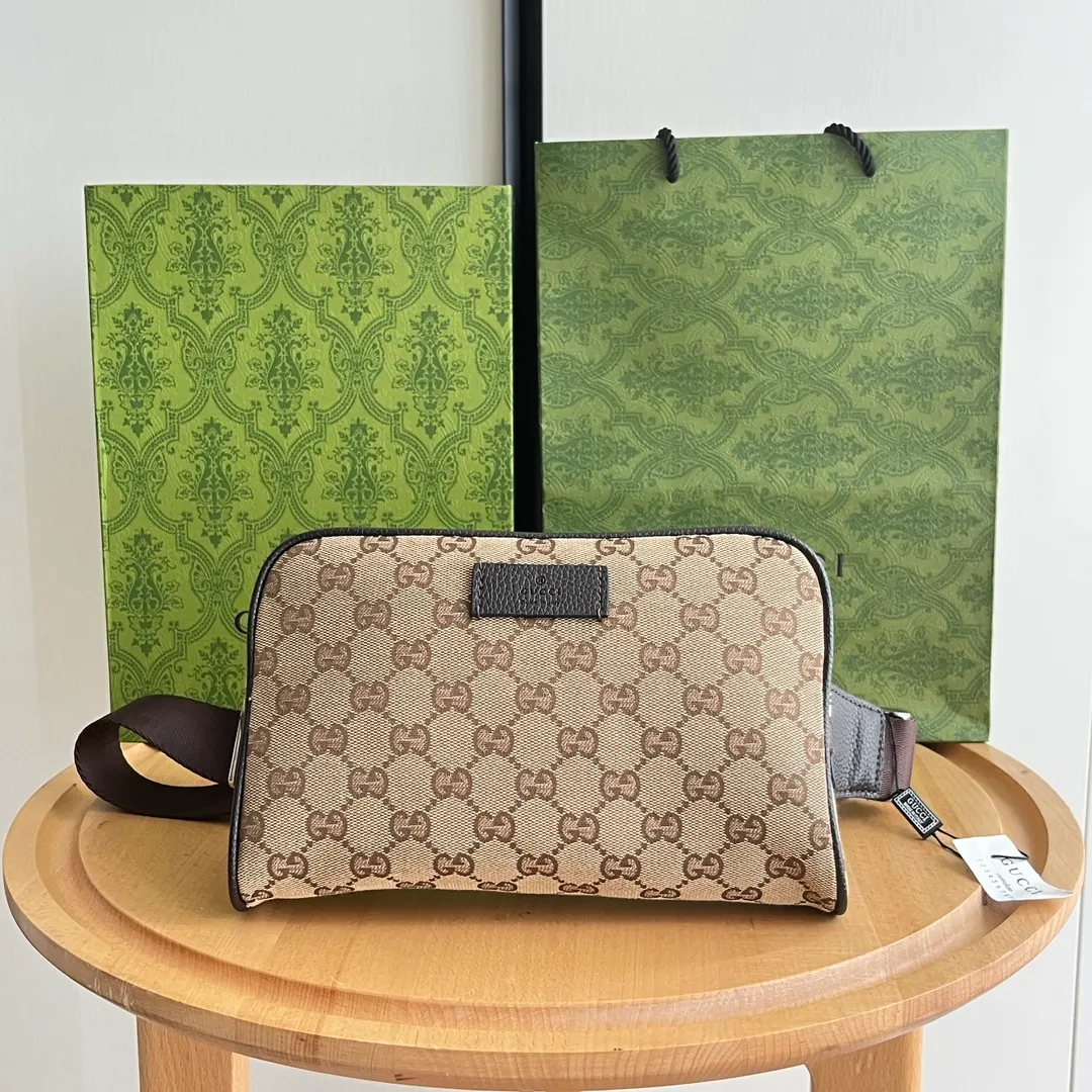 Actual shot #💰220 Style number: 449174 Apricot Brown Size: 22.5*15*4 Gucci canvas and leather double G printed zipper bag 🉑️Made as a chest bag🉑️Made as a waist bag Can be worn cross-body for both men and women, light to carry when going out, enough for daily necessities