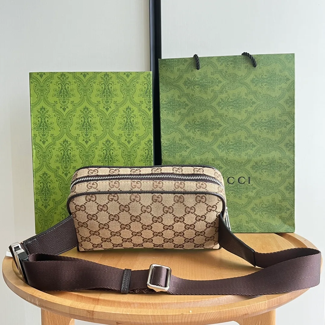 Actual shot #💰220 Style number: 449174 Apricot Brown Size: 22.5*15*4 Gucci canvas and leather double G printed zipper bag 🉑️Made as a chest bag🉑️Made as a waist bag Can be worn cross-body for both men and women, light to carry when going out, enough for daily necessities