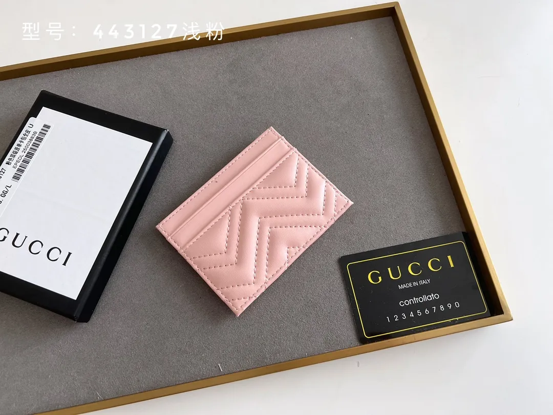 💰100 top original 💎 Full card bag # GUCCI new women's card bag. GG Marmont card holder. Made of calfskin, quilted humanoid pattern and crafted with top-grade overseas hardware. GG Marmont card holder! Style number: 443127 full leather size: 10x7cm