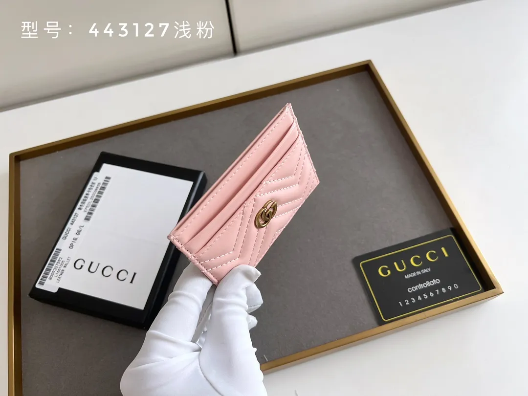 💰100 top original 💎 Full card bag # GUCCI new women's card bag. GG Marmont card holder. Made of calfskin, quilted humanoid pattern and crafted with top-grade overseas hardware. GG Marmont card holder! Style number: 443127 full leather size: 10x7cm