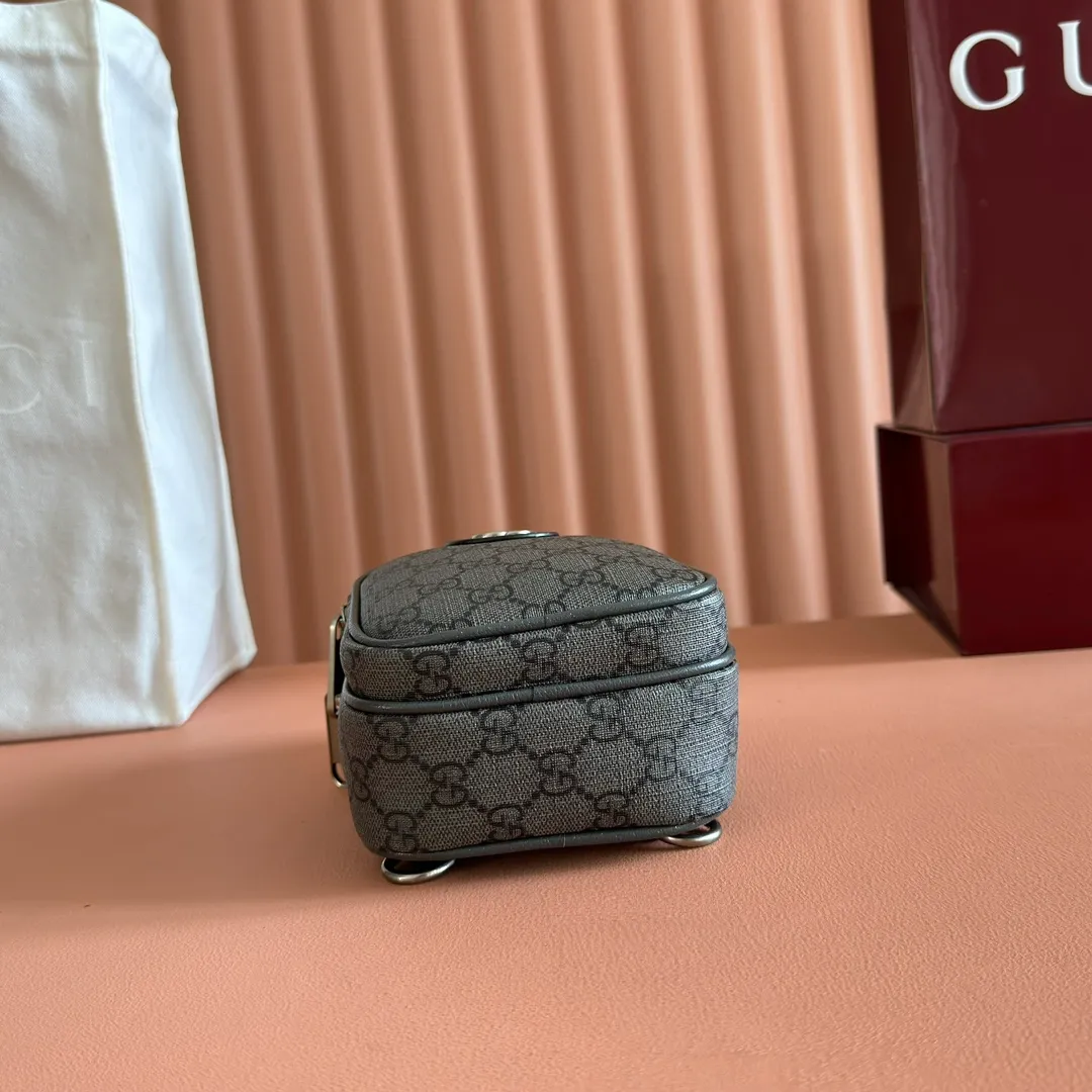 p860. 📣📣📣【Original leather with 🌈full counter packaging】🔥🔥Ophidia series GG mini handbag. Small travel accessories remain an indispensable highlight in Gucci’s leather goods selection, paying homage to the brand’s luxury travel roots. Various logos derived from the initials of Mr. Guccio Gucci, the founder of the brand, inject elegant and timeless logo connotation into individual products. This Ophidia mini bag in classic GG Supreme canvas features 2 card compartments and an external zip pocket. Beige and ebony GG Supreme canvas, gray leather trim, palladium-tone hardware, gray webbing, cotton and linen lining Double G, interior: 2 card compartments, exterior zip pocket, shoulder strap drop 52 cm, zip fastening. Weight: approx. 0.45kg. Model: 752565. Dimensions: 12(width) x 18(h) x 6.9cm(d) Color: gray/pvc. Made in Italy