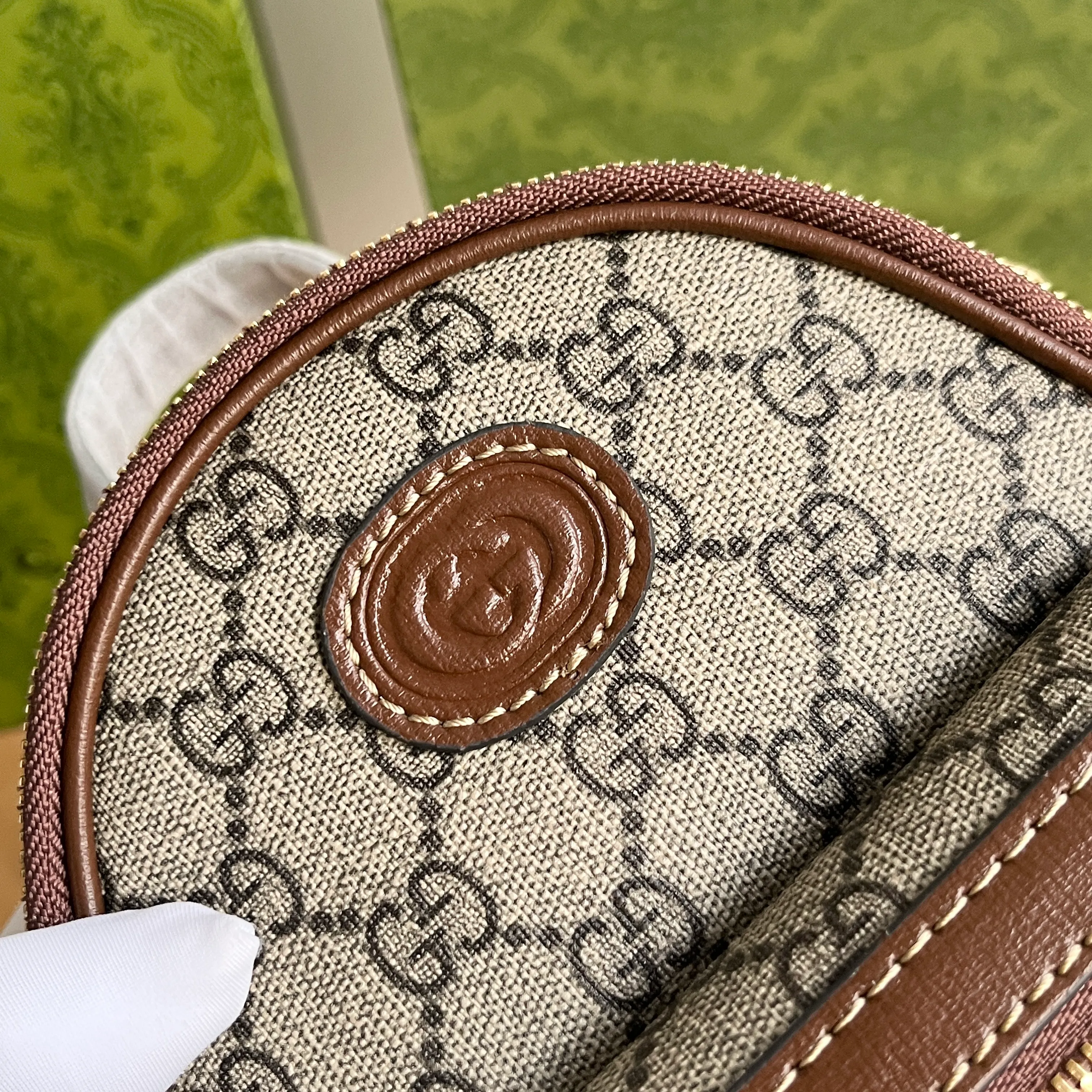 Actual shot #💰280 Style number: 725654 coffee Size: 15✖️19✖️8cm LV’s popular mini schoolbag Gucci also has it🤣🤣can be carried by hand, cross-body or carried on both shoulders! ! Even though it’s small, it can still hold a lot of stuff~ It has 3 pockets! Don’t look too good on your back when going out✌️