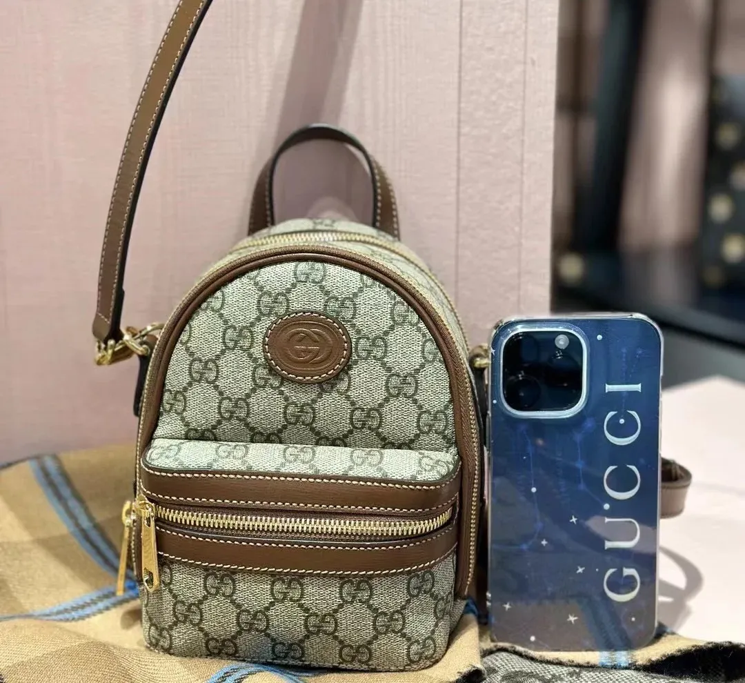 Actual shot #💰280 Style number: 725654 coffee Size: 15✖️19✖️8cm LV’s popular mini schoolbag Gucci also has it🤣🤣can be carried by hand, cross-body or carried on both shoulders! ! Even though it’s small, it can still hold a lot of stuff~ It has 3 pockets! Don’t look too good on your back when going out✌️