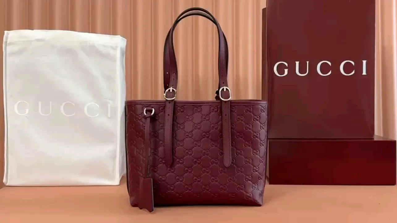 💋💋💋【New Product】GG Emblem series slim bucket bag, original leather, model: 847456. Combination short video