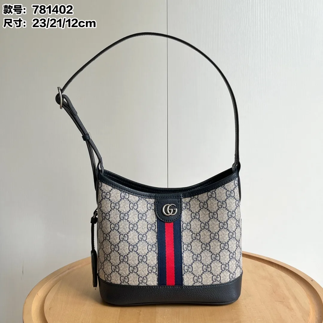 Actual shot #💰280 Model 781402 Size 23/21/12cm Gucci Ophidia hobo underarm bag Today’s aura is given by hobo! ! ! This bag really blends into daily life, casual and fashionable. The bag has a large capacity but is light and compact, which can be very suitable for daily outings. The shoulder straps are longer than ordinary armpit bags and can be adjusted. I fell in love at first sight and can be used fashionably at the same time!