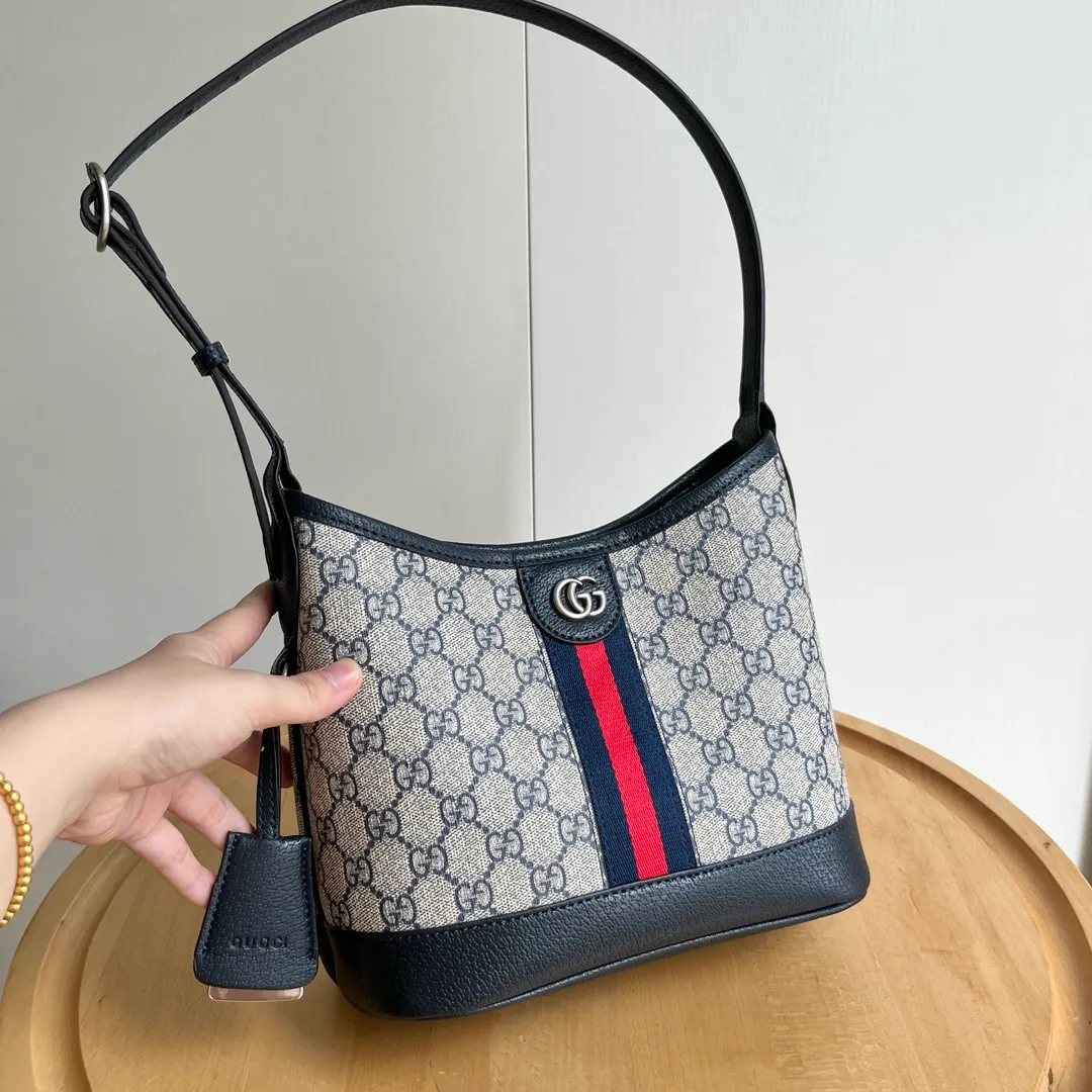 Actual shot #💰280 Model 781402 Size 23/21/12cm Gucci Ophidia hobo underarm bag Today’s aura is given by hobo! ! ! This bag really blends into daily life, casual and fashionable. The bag has a large capacity but is light and compact, which can be very suitable for daily outings. The shoulder straps are longer than ordinary armpit bags and can be adjusted. I fell in love at first sight and can be used fashionably at the same time!