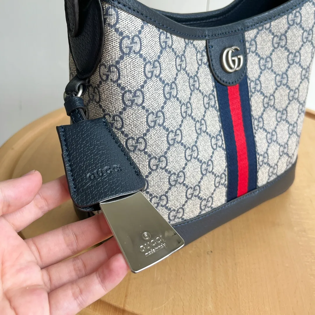 Actual shot #💰280 Model 781402 Size 23/21/12cm Gucci Ophidia hobo underarm bag Today’s aura is given by hobo! ! ! This bag really blends into daily life, casual and fashionable. The bag has a large capacity but is light and compact, which can be very suitable for daily outings. The shoulder straps are longer than ordinary armpit bags and can be adjusted. I fell in love at first sight and can be used fashionably at the same time!