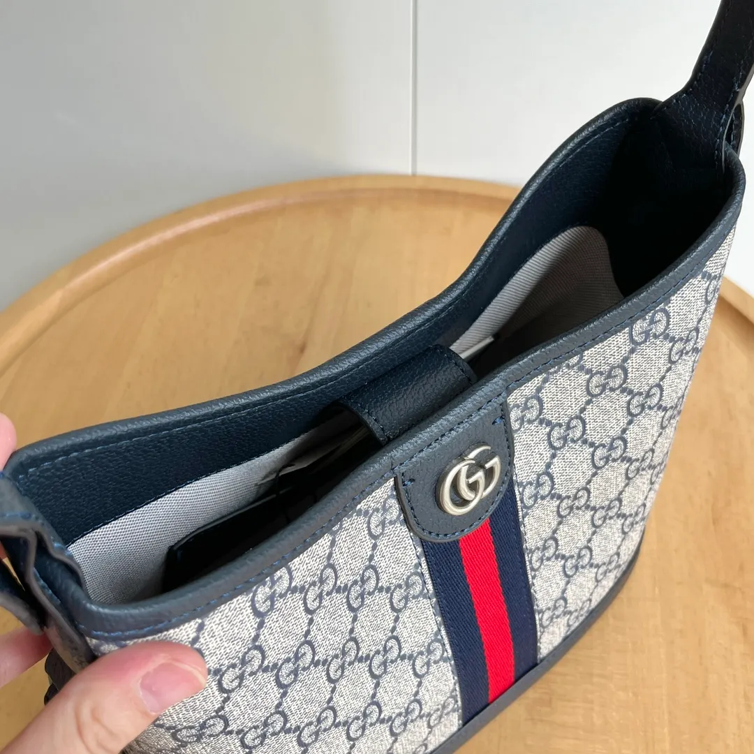 Actual shot #💰280 Model 781402 Size 23/21/12cm Gucci Ophidia hobo underarm bag Today’s aura is given by hobo! ! ! This bag really blends into daily life, casual and fashionable. The bag has a large capacity but is light and compact, which can be very suitable for daily outings. The shoulder straps are longer than ordinary armpit bags and can be adjusted. I fell in love at first sight and can be used fashionably at the same time!