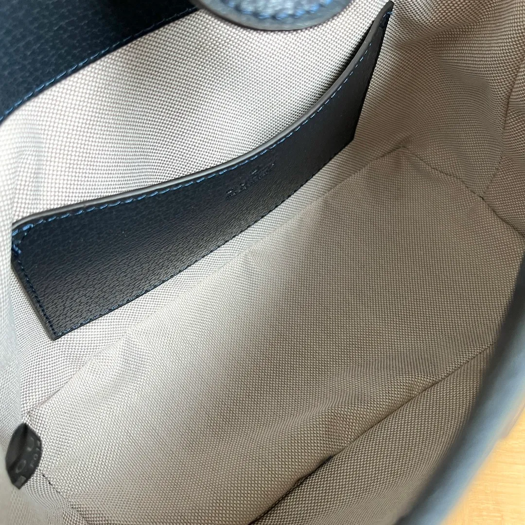 Actual shot #💰280 Model 781402 Size 23/21/12cm Gucci Ophidia hobo underarm bag Today’s aura is given by hobo! ! ! This bag really blends into daily life, casual and fashionable. The bag has a large capacity but is light and compact, which can be very suitable for daily outings. The shoulder straps are longer than ordinary armpit bags and can be adjusted. I fell in love at first sight and can be used fashionably at the same time!