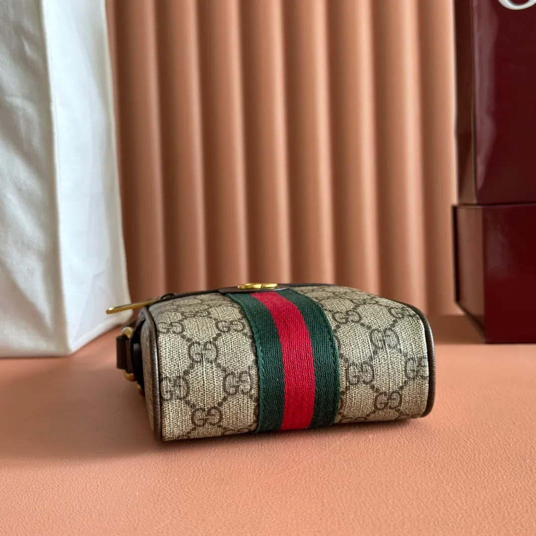 p740. 📣📣📣[Original leather accessories🌈 Equipped with full set of counter packaging]🔥🔥 Introduction to the new model of G family: Immersed in retro sentiments, the Ophidia family has welcomed a new member - the square shape of the medium handbag is reminiscent of retro design. The GG high-grade man-made canvas material is embellished with red and blue webbing and other classic elements of the brand, which reflect the tribute to the brand's equestrian roots. Ophidia Web Model: 598127. Size: 14.5*18*6cm. Color: brown/PVC