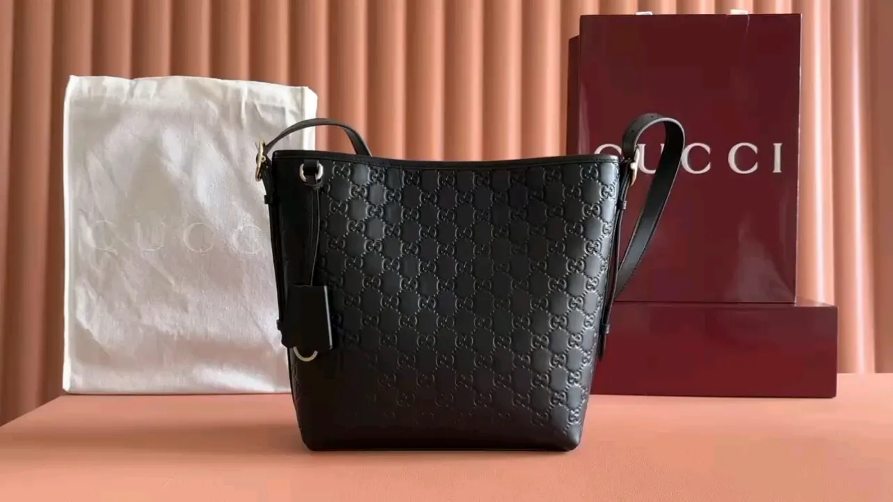 💋💋💋【New Product】GG Emblem series mini, small shoulder bag, black embossed/original leather, 🐲Model: 848881. Combination short video