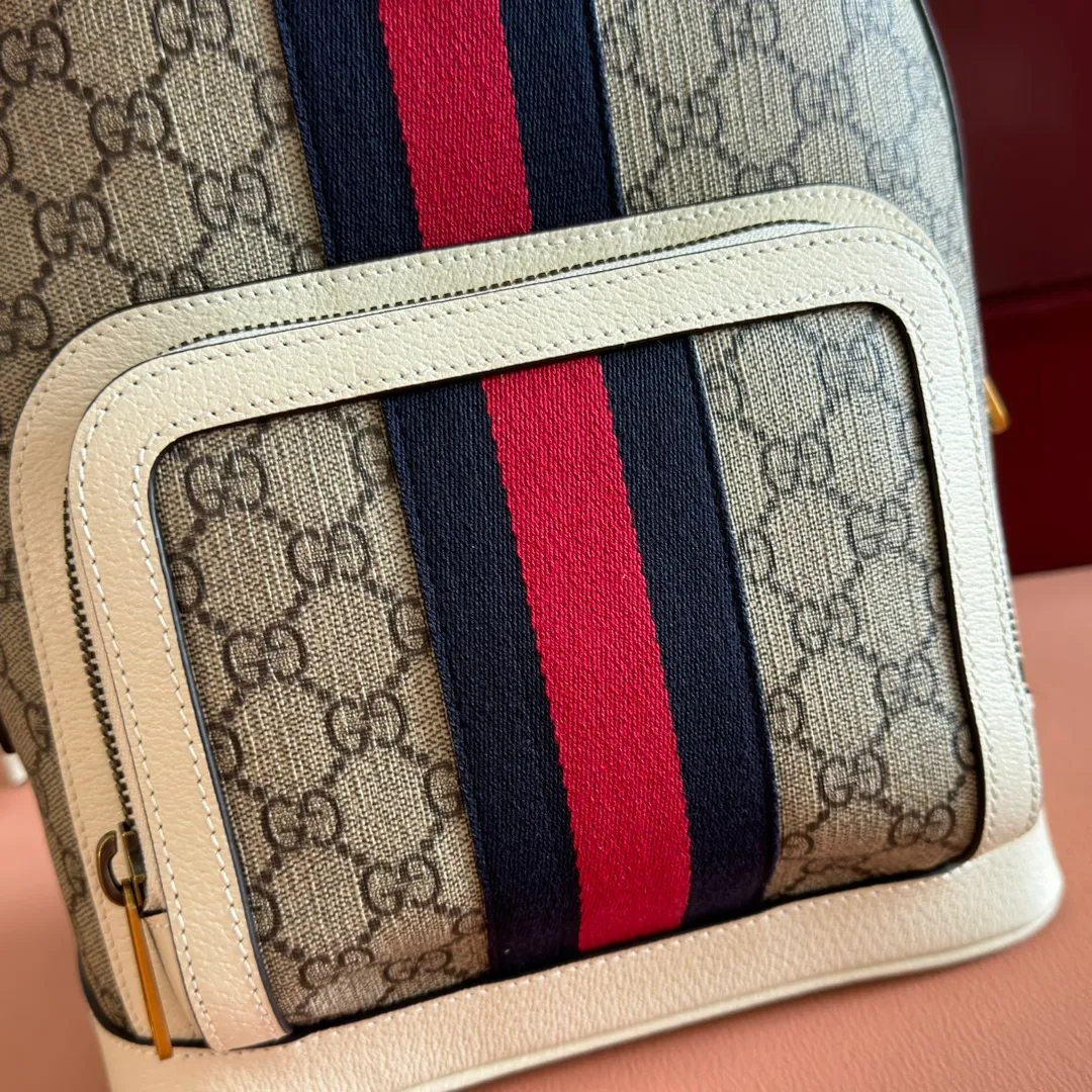 p1100. 📣📣📣【Original leather accessories🌈Full set of counter configurations】Ophidia family ~ The backpack is made of classic GG fabric with cowhide, inlaid with red and blue webbing, the wide bronze GG pattern shoulder straps are very eye-catching, and the back is made of breathable mesh technology fabric, all elements are brought into full play! The size and capacity of the bag are perfect, and it can be used with any outfit or travel. Style number: 547965, size: 22*29*15