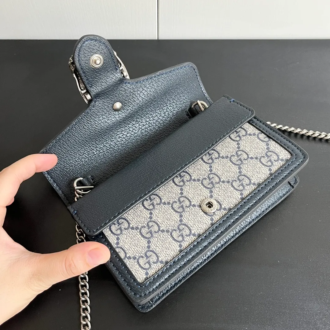 Actual shot #💰240 with box model: 476432 blue glue size: 16.5x10x4.5cm 𝙂𝙪𝙘𝙘𝙞 𝘿𝙞𝙤𝙣𝙮𝙨𝙪𝙨 𝙈𝙞𝙣𝙞 16.5 Xiaogujia’s entry-level small bag is recommended. It’s not worth mentioning. It’s a classic model that can be said to be the symbol of Xiaogujia. The classic mini Dionysian buckle is paired with calfskin. This bag has a very high appearance rate. It is simply a tool for daily wear and is very popular on the street❗️