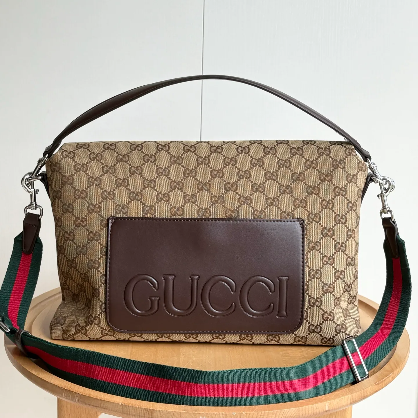 Upgraded version of real shot #💰340 Style number: 821616 Size: 36/25/12cm 2025 spring and summer series new canvas bag! It adopts a soft yet crisp shape and has a smooth texture. The magnetic flip-up closure is convenient and easy to use👍 The Gucci printed logo on the back and the matching magnetic buckle are exquisite and can protect the contents. The capacity is special🉑