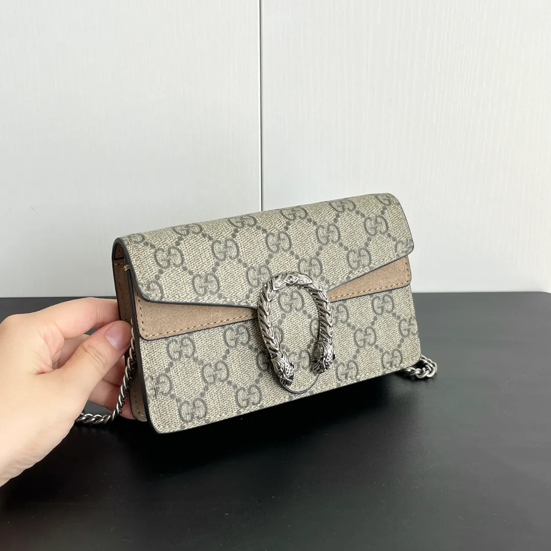 Actual shot #💰260 with box Model: 476432 Khaki Size: 16.5x10x4.5cm 𝙂𝙪𝙘𝙘𝙞 𝘿𝙞𝙤𝙣𝙮𝙨𝙪𝙨 𝙈𝙞𝙣𝙞 16.5 Xiaogujia’s entry-level small bag is recommended. It’s not worth mentioning. It’s a classic model that can be said to be the symbol of Xiaogujia. The classic mini Dionysian buckle is paired with calfskin. This bag has a very high appearance rate. It is simply a tool for daily wear and is very popular on the street❗️