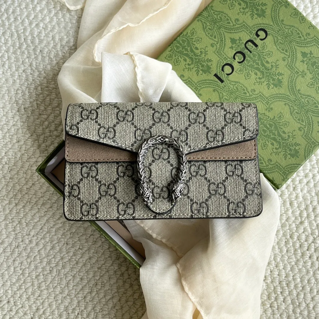 Actual shot #💰260 with box Model: 476432 Khaki Size: 16.5x10x4.5cm 𝙂𝙪𝙘𝙘𝙞 𝘿𝙞𝙤𝙣𝙮𝙨𝙪𝙨 𝙈𝙞𝙣𝙞 16.5 Xiaogujia’s entry-level small bag is recommended. It’s not worth mentioning. It’s a classic model that can be said to be the symbol of Xiaogujia. The classic mini Dionysian buckle is paired with calfskin. This bag has a very high appearance rate. It is simply a tool for daily wear and is very popular on the street❗️