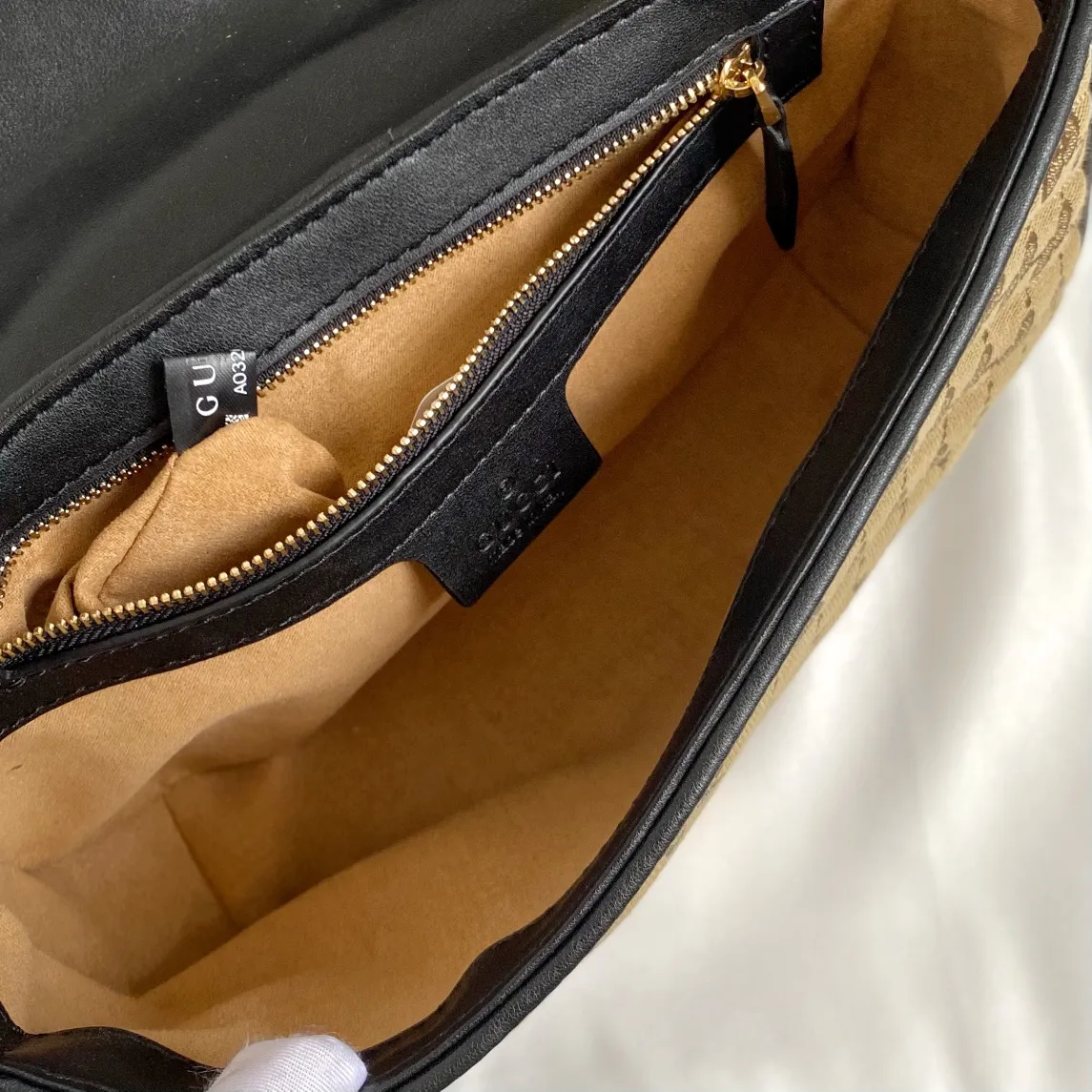 Upgraded version of real shot #💰320 Style number: 443497 apricot black Size: 26x15x7cm Gucci marmont medium spring and summer new model Soft yet stiff shape. GG canvas with cowhide Outlined with contrasting black leather piping. Flip design. One shoulder✅Crossbody✅