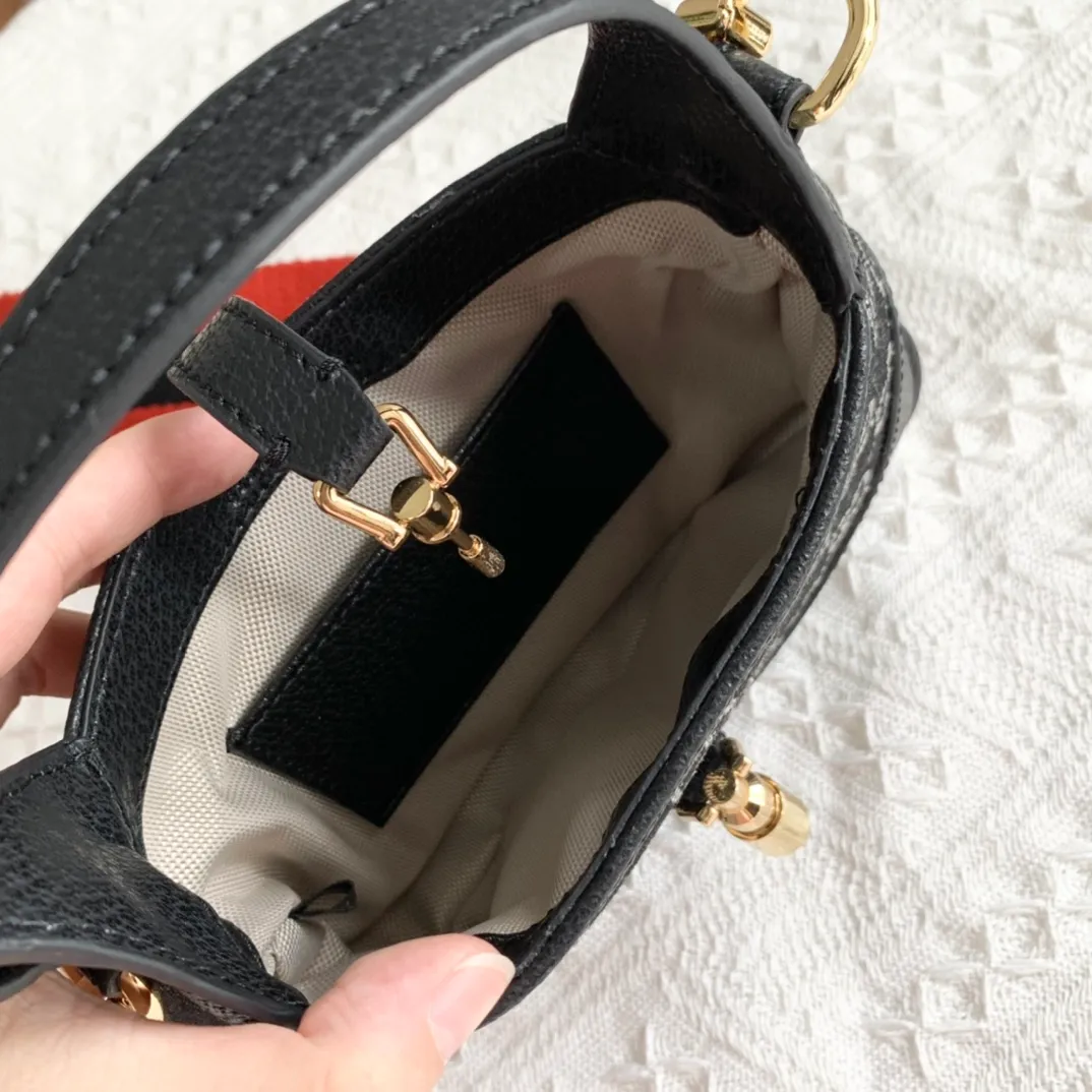 Actual shot #💰320 Model: 685127 black/Danny denim. Dimensions: 19 x 13x 3cm.  Gucci UN3AG 1294 product details. Gucci's "Aria-Fashion Aria" series uses modern techniques to reinterpret classics. The Jackie 1961 series has launched a new rectangular tote bag with soft texture and flexible structure. The archive design is paired with logo details such as the all-over GG pattern and striped webbing, and exquisite accessories pay tribute to Gucci's heritage. This small bag is trimmed in black leather and features the collection's signature gold-toned push-lock hardware. Black and ivory GG denim jacquard. Black leather trim.