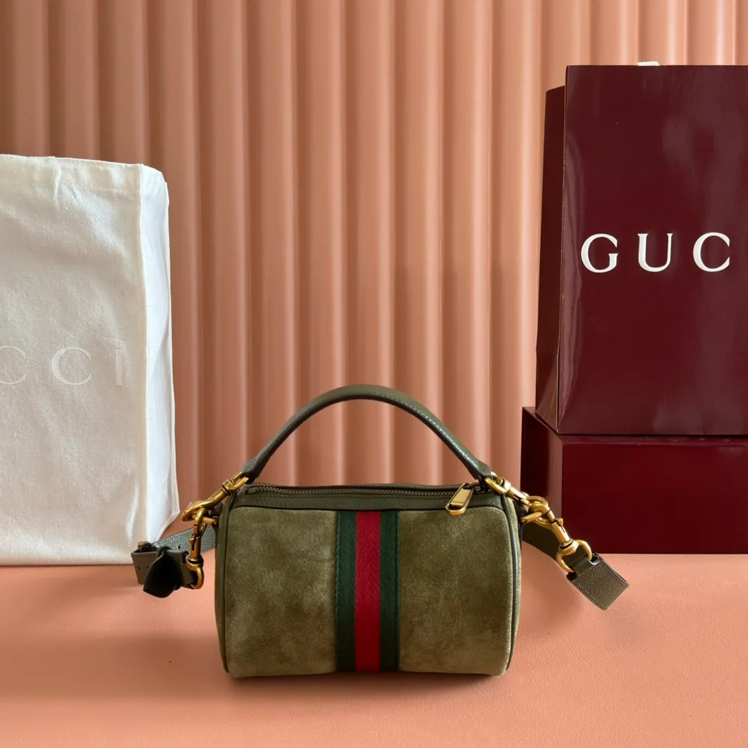 p1060. 💋💋💋【With full set of original counter packaging】The Ophidia series is ingeniously integrated with striped webbing and gold-tone double G logo, adding new works to the 2025 autumn and winter series. This mini bag is made of dark gray suede, embellished with red and green striped webbing, and has an adjustable leather shoulder strap. Dark gray suede Gold-tone hardware Cotton and linen blend lining Double G Web detail Detachable handle (8.9cm high) Detachable and adjustable leather shoulder strap (52.8cm high) Zip closure Ident.: 846869. Dimensions: 18.5x11x11cm. Color: green velvet. Made in Italy