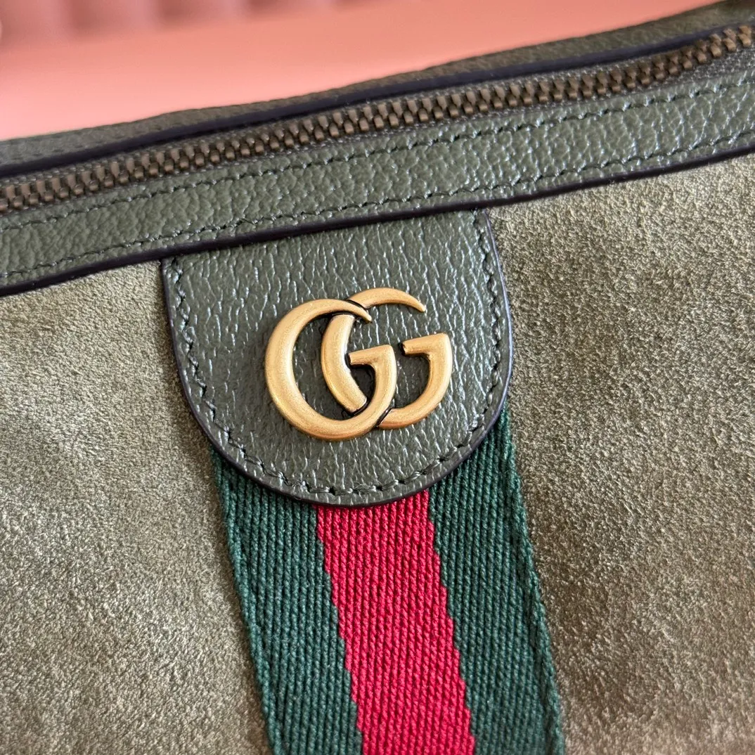 p1060. 💋💋💋【With full set of original counter packaging】The Ophidia series is ingeniously integrated with striped webbing and gold-tone double G logo, adding new works to the 2025 autumn and winter series. This mini bag is made of dark gray suede, embellished with red and green striped webbing, and has an adjustable leather shoulder strap. Dark gray suede Gold-tone hardware Cotton and linen blend lining Double G Web detail Detachable handle (8.9cm high) Detachable and adjustable leather shoulder strap (52.8cm high) Zip closure Ident.: 846869. Dimensions: 18.5x11x11cm. Color: green velvet. Made in Italy