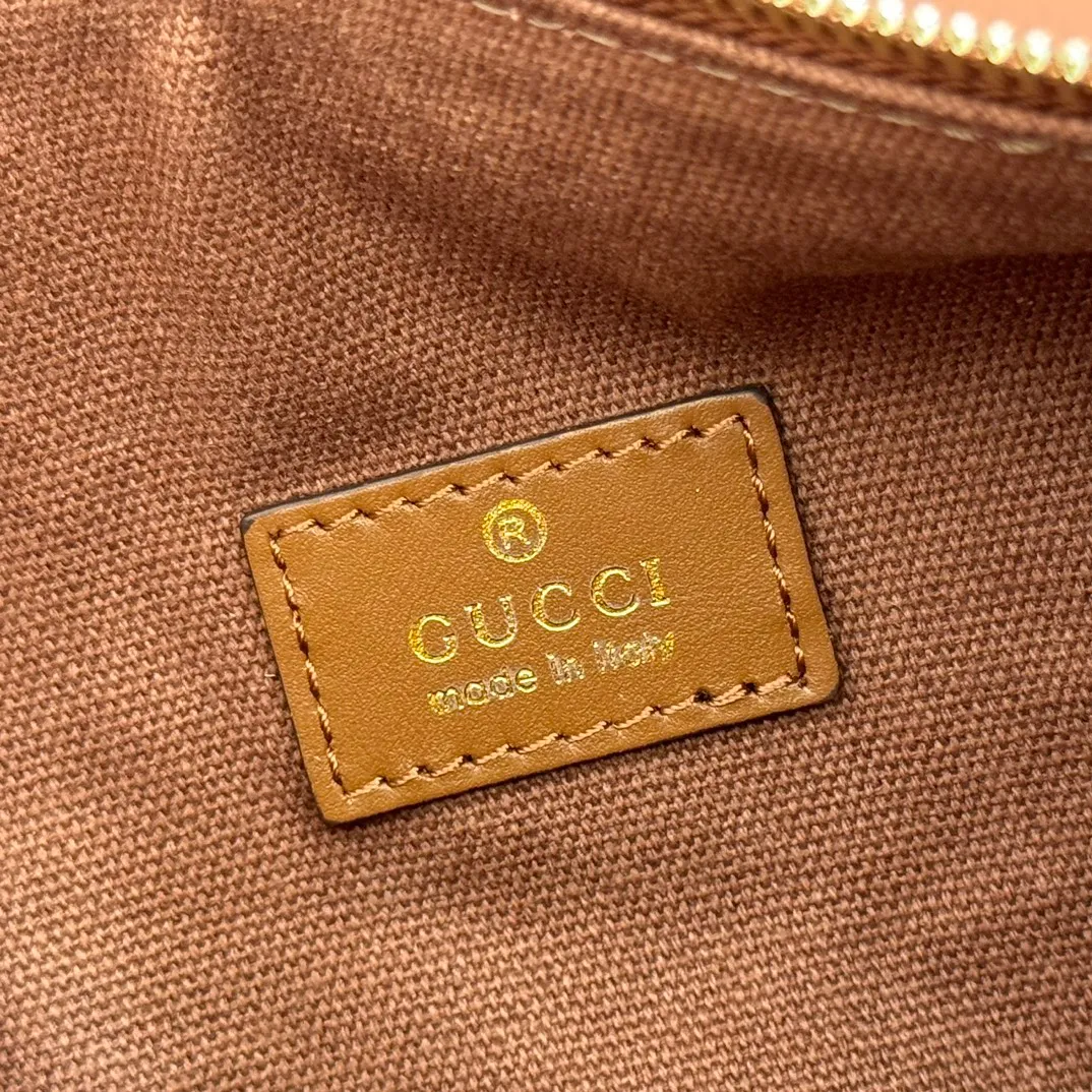 p1080💋💋💋. "With full set of original counter packaging" [New Product] Inspired by Gucci's iconic travel bag silhouette, the brand launched the Mini GG handbag. This handbag is crafted from soft GG presbyopic canvas and is equipped with web handles and a detachable shoulder strap. It reinterprets the brand's classic elements and pays homage to Gucci's proud travel tradition. Beige and dark brown GG monogram coated fabric Ankara red leather trim Light gold tone hardware Green linen cotton blend lining Carry handles (10cm high) Detachable and adjustable leather shoulder strap (50cm high; Length: 101.5cm) Model number: 859975. Dimensions: 20cm (W) x 13cm (H) x 13cm (D) Weight: approx. 0.4kg Colour: Brown cloth/PVC. Made in Italy
