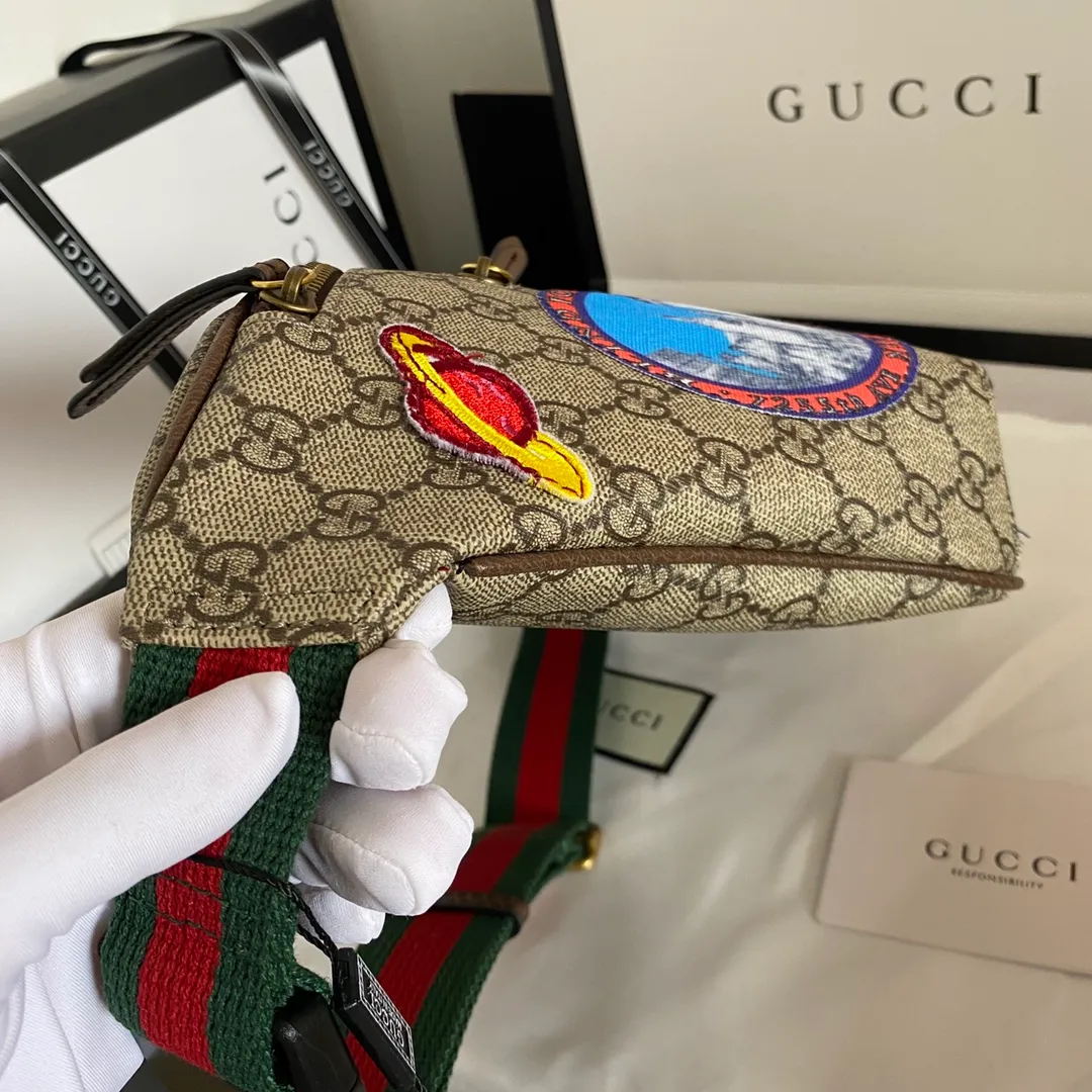 Actual shot #💰260 Model: 529711 embroidered tiger Size: 28x18x8cm. GG ophidia Travel has always been one of the brand's sources of inspiration. Decorated with a variety of fashionable embroidery and retro-style details such as planets. Retro airmail piping and Gucci retro logo taken from archive designs. Chest bag✅waist bag✅