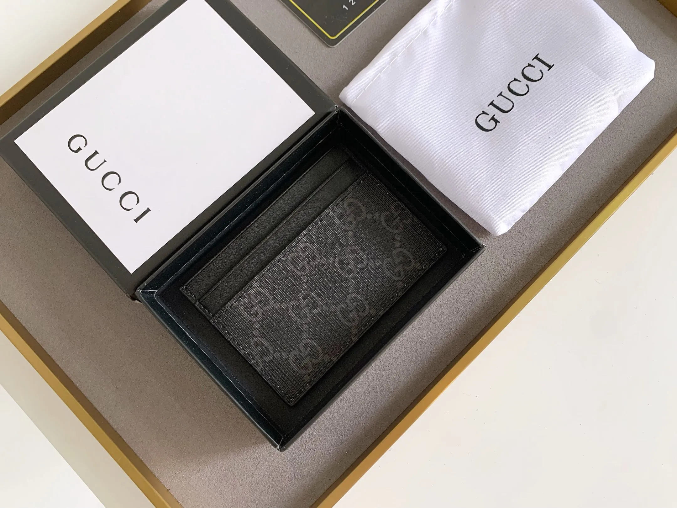 💰90 💎 (Tiger pattern) Top original quality, GUCCI classic popular printed card holder, exclusive background, real shot. The card holder is made of GG Supreme high-grade man-made canvas with exquisite patterns💯! Style number: 451277 Size: 10x7.5cm