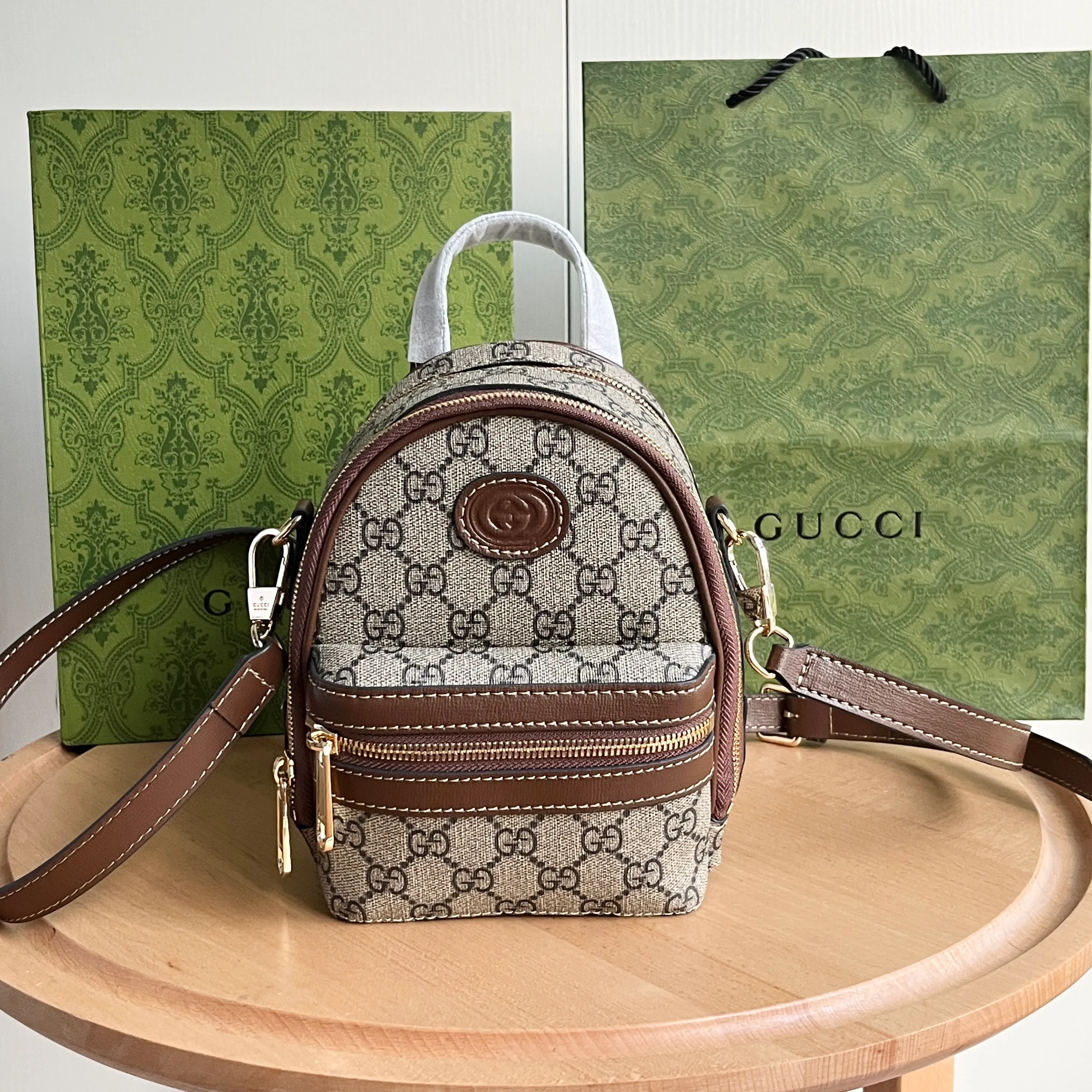 Actual shot #💰300 Style number: 725654 coffee Size: 15✖️19✖️8cm LV’s popular mini schoolbag Gucci also has it🤣🤣can be carried by hand, cross-body or carried on both shoulders! ! Even though it’s small, it can still hold a lot of stuff~ It has 3 pockets! Don’t look too good on your back when going out✌️