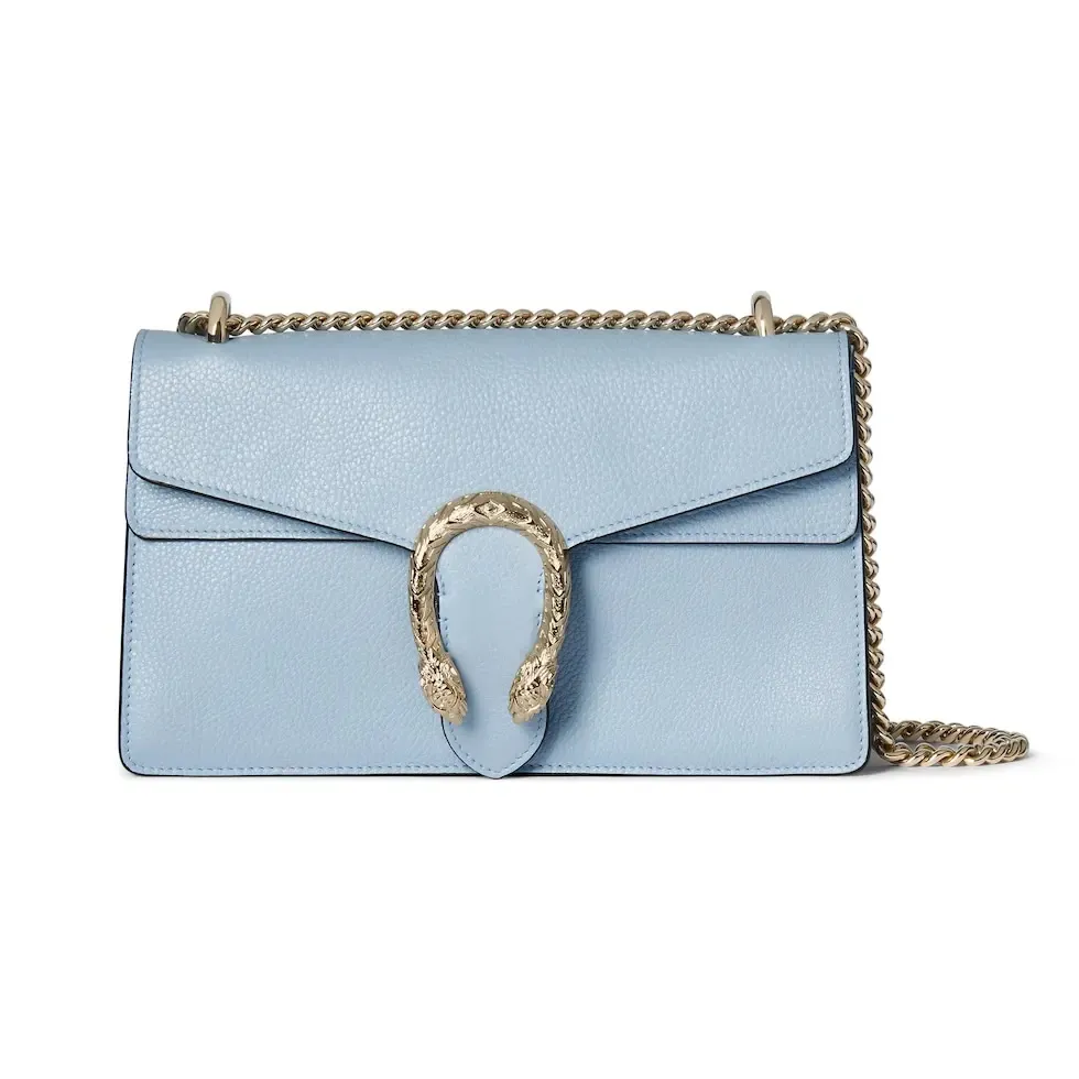 This piece is crafted from light blue leather and has a double tiger head lock with a flip design. The length can be adjusted freely by sliding the chain to create different styles. Light blue leather Light gold-tone hardware Light blue microfiber lining Pin buckle, side opening Double tiger head lock closure Internal zip compartment Flap pocket Double baffles Sliding chain shoulder strap can be adjusted to a shoulder strap with a height of 43 cm, or a top handle with a height of 24 cm. Weight: about 0.8 kg Model: 795005. Dimensions: 28cm (width) x 16cm (height) x 10.5cm (depth) Color: light blue full leather/original leather. Made in Italy