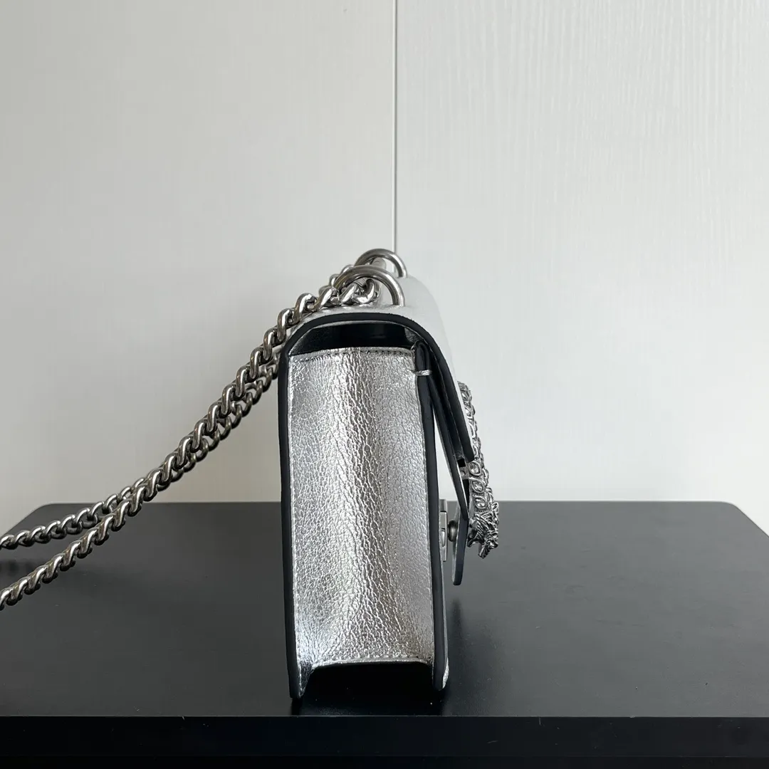 New upgraded version of real shot #💰320 Model: 499623 Silver Size: 25x14x8cm 𝙂𝙪𝙘𝙘𝙞 𝘿𝙞𝙤𝙣𝙮𝙨𝙪𝙨Diamond Bacchus True Fragrance Series Warning, it’s amazing. It retains the perfect pedigree of the Bacchus bag, but opens the era of Bacchus innovation! The most valuable part of the entire bag is the tiger head diamond buckle, a palace-level treasure item. Not a market product. The weight is very light and the size is perfect. Highly recommended.