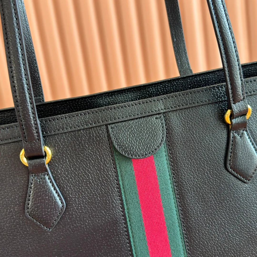p1180. 📣📣📣[Full set of original leather accessories cabinet package]🔥🔥 Full leather shopping bag and striped webbing, low-key combination with the brand's recognizable elements are integrated into a classic combination. The evolution of the Ophidia world has never stopped, adding ingenious styles and shapes, and constantly innovating. Model: 631685. Dimensions: 38x28x14cm.