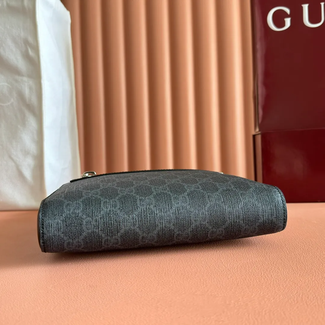 p720. 💋💋💋【Original leather accessories🌈 Equipped with full set of packaging at the counter】🔥🔥G Home👉New model. The market's top exclusive goods control, special/counter quality 💯Using imported cowhide, original hardware! Exquisite workmanship. 💯Exclusive physical photos📷👉The quality can be seen in the picture👄👄😘😘. Style number: 523599. Dimensions: width 21*height 23*side width 4. Color: Gram pvc.