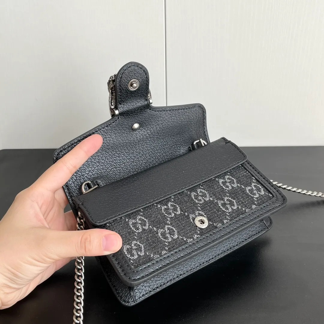 Actual shot #💰240 with box Model: 476432 Black denim Size: 16.5x10x4.5cm 𝙂𝙪𝙘𝙘𝙞 𝘿𝙞𝙤𝙣𝙮𝙨𝙪𝙨 𝙈𝙞𝙣𝙞 16.5 Xiaogujia’s entry-level small bag is recommended. It’s not worth mentioning. It’s a classic model that can be said to be the symbol of Xiaogujia. The classic mini Dionysian buckle is paired with calfskin. This bag has a very high appearance rate. It is simply a tool for daily wear and is very popular on the street❗️