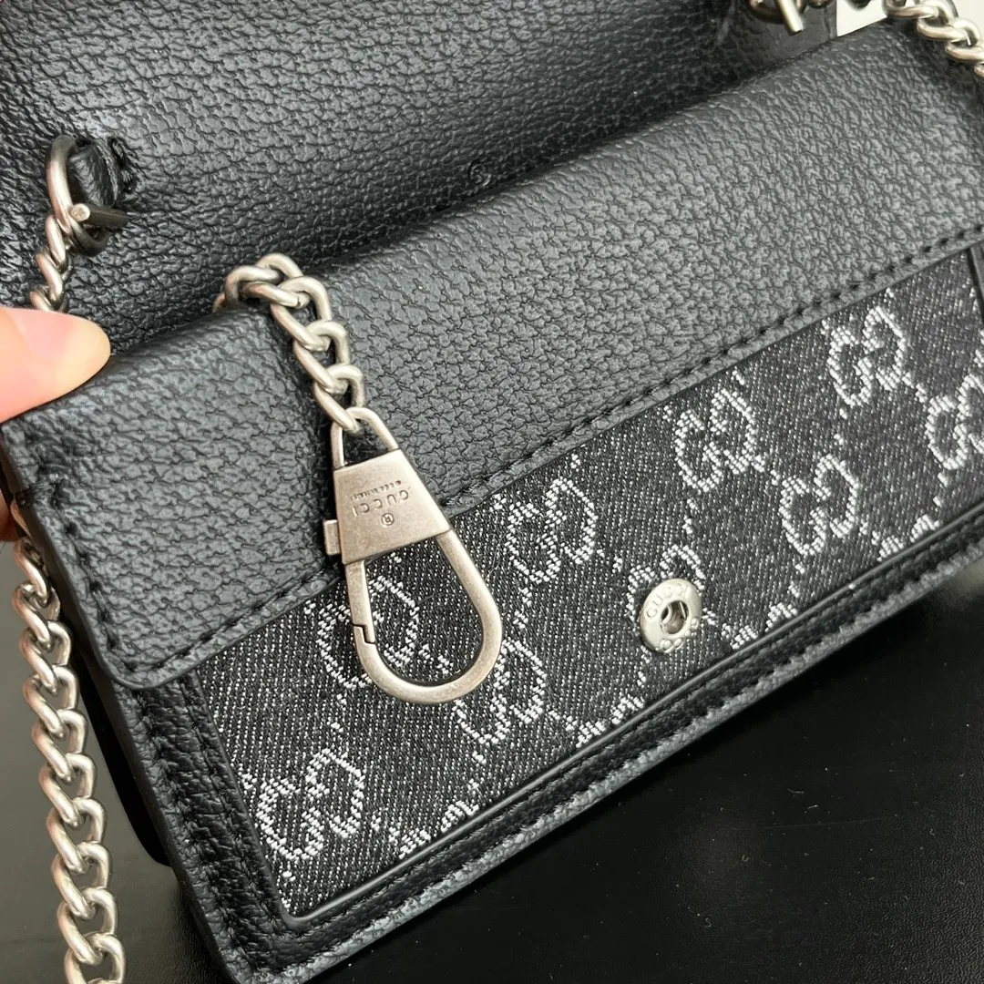 Actual shot #💰240 with box Model: 476432 Black denim Size: 16.5x10x4.5cm 𝙂𝙪𝙘𝙘𝙞 𝘿𝙞𝙤𝙣𝙮𝙨𝙪𝙨 𝙈𝙞𝙣𝙞 16.5 Xiaogujia’s entry-level small bag is recommended. It’s not worth mentioning. It’s a classic model that can be said to be the symbol of Xiaogujia. The classic mini Dionysian buckle is paired with calfskin. This bag has a very high appearance rate. It is simply a tool for daily wear and is very popular on the street❗️