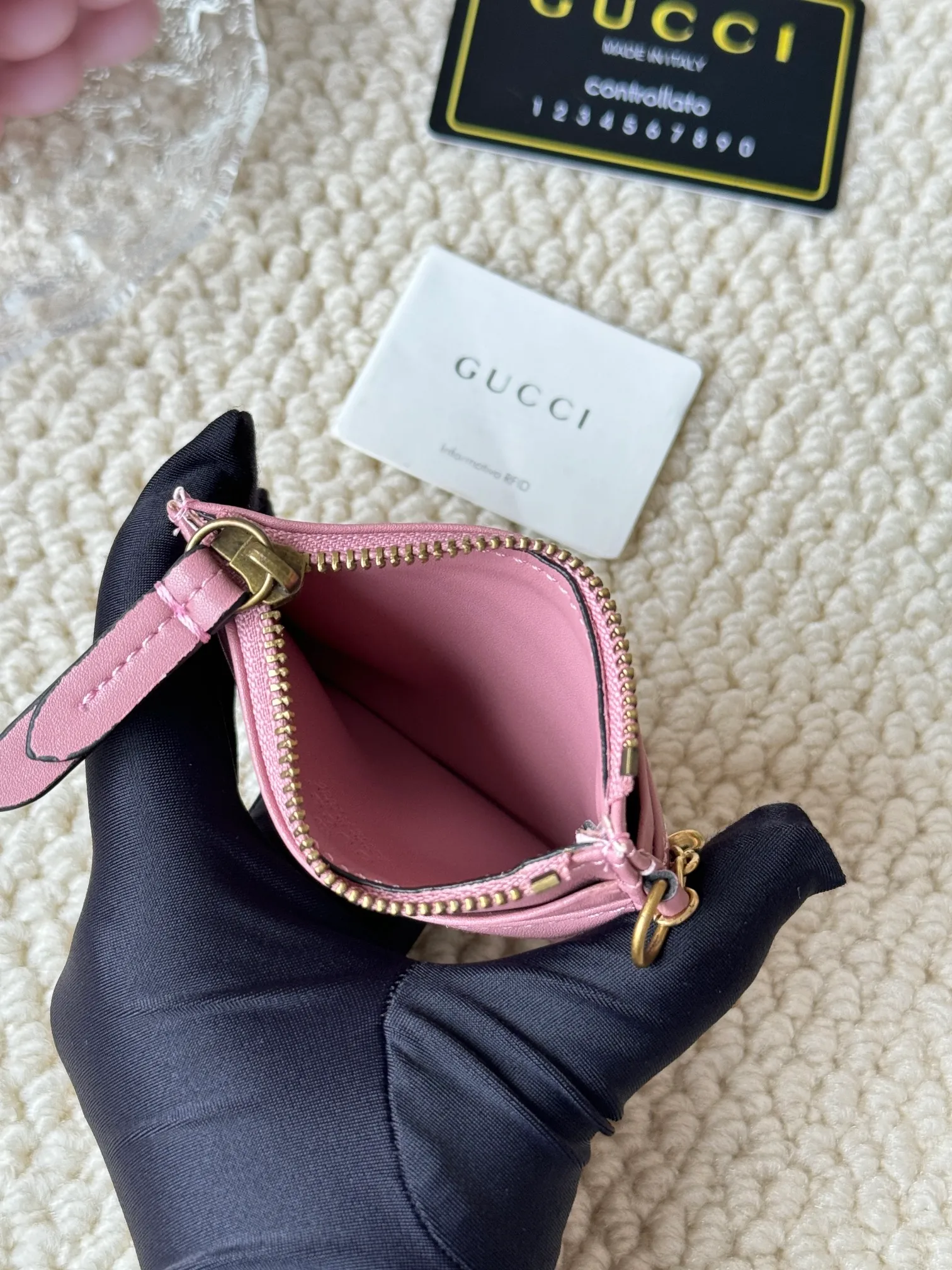 💰120 gucci card holder key🔑clasp new arrival! Actual shot of cowhide! Style number: 627064🎈🎈🎈Size: Width 10 X Height 7.5x1cm