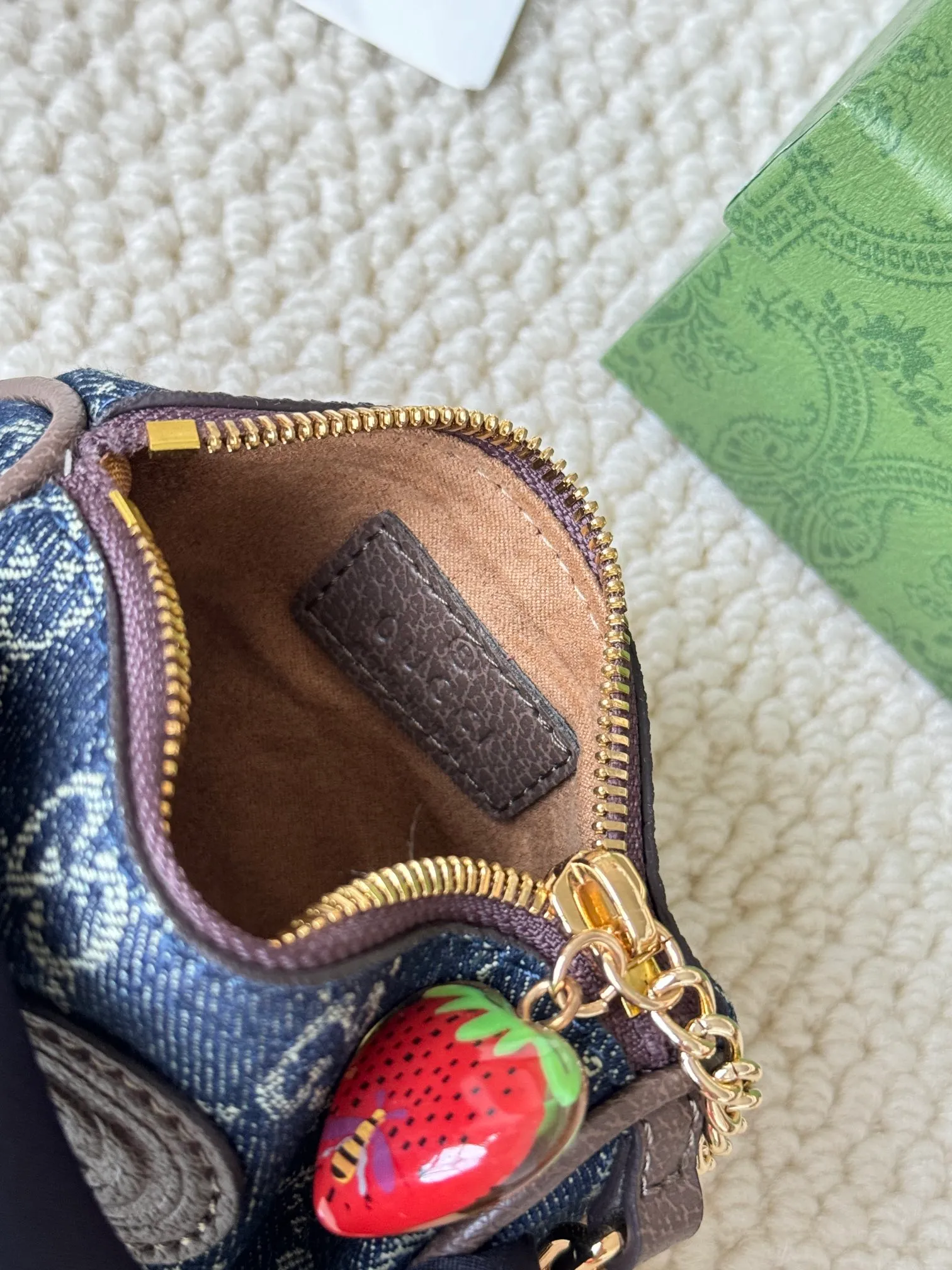 💰180 GUCCI/Gucci new women's beige/ebony canvas strawberry zipper coin purse