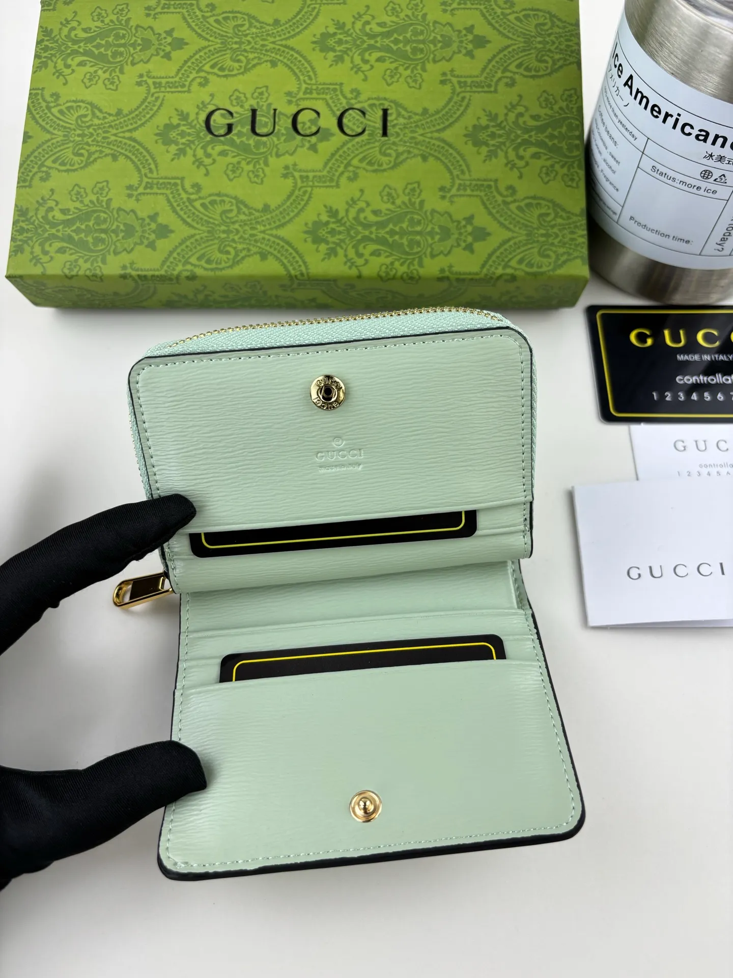 💰160 GUCCl chain wallet with handwritten Gucci logo. The small leather accessories series seamlessly integrates modern fashion elements to create ingenious items with changing styles without losing classic connotation, bringing fresh vitality to formal leather items. This chain wallet is crafted from green leather and features the Gucci logo in gold-tone script. Green leather, gold-tone hardware, taffeta lining, scripted Gucci logo detail, interior: six card compartments, one zipped gusset pocket and one open compartment, chain strap, snap button fastening. Style number: 772639 Size: 9cmx 11cmx 2.5cm Color: Green