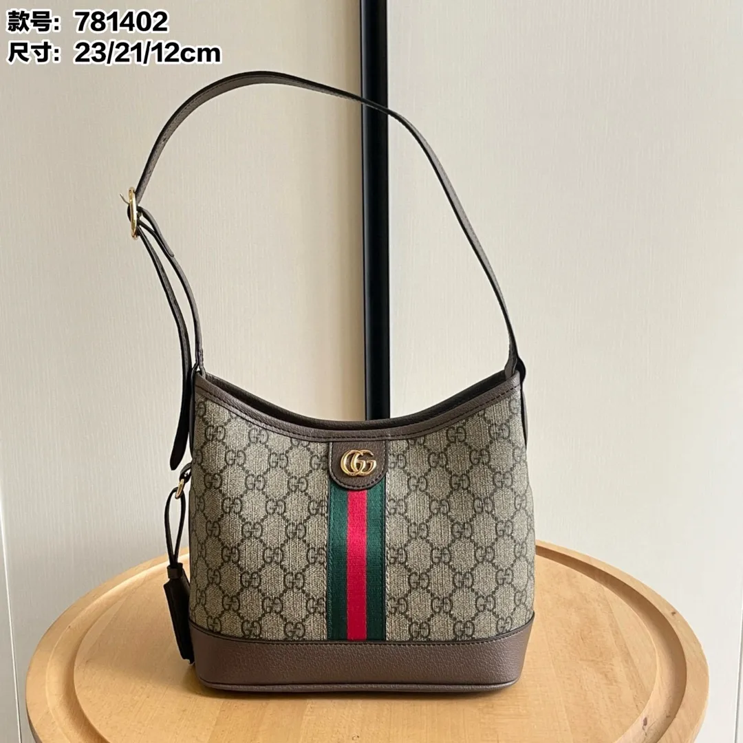 Actual shot #💰280 Model 781402 Size 23/21/12cm Gucci Ophidia hobo underarm bag Today’s aura is given by hobo! ! ! This bag really blends into daily life, casual and fashionable. The bag has a large capacity but is light and compact, which can be very suitable for daily outings. The shoulder straps are longer than ordinary armpit bags and can be adjusted. I fell in love at first sight and can be used fashionably at the same time!