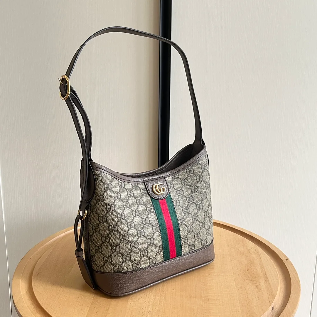 Actual shot #💰280 Model 781402 Size 23/21/12cm Gucci Ophidia hobo underarm bag Today’s aura is given by hobo! ! ! This bag really blends into daily life, casual and fashionable. The bag has a large capacity but is light and compact, which can be very suitable for daily outings. The shoulder straps are longer than ordinary armpit bags and can be adjusted. I fell in love at first sight and can be used fashionably at the same time!