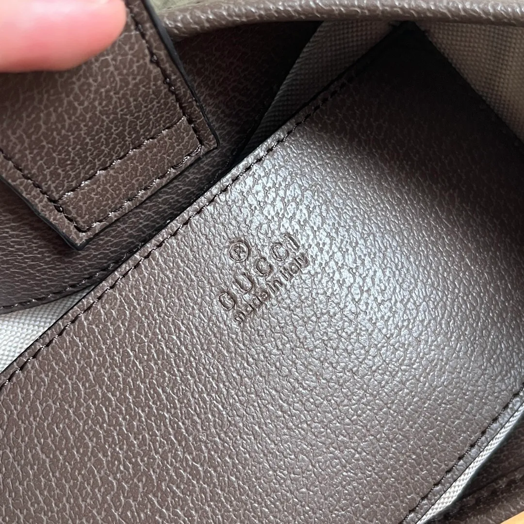 Actual shot #💰280 Model 781402 Size 23/21/12cm Gucci Ophidia hobo underarm bag Today’s aura is given by hobo! ! ! This bag really blends into daily life, casual and fashionable. The bag has a large capacity but is light and compact, which can be very suitable for daily outings. The shoulder straps are longer than ordinary armpit bags and can be adjusted. I fell in love at first sight and can be used fashionably at the same time!